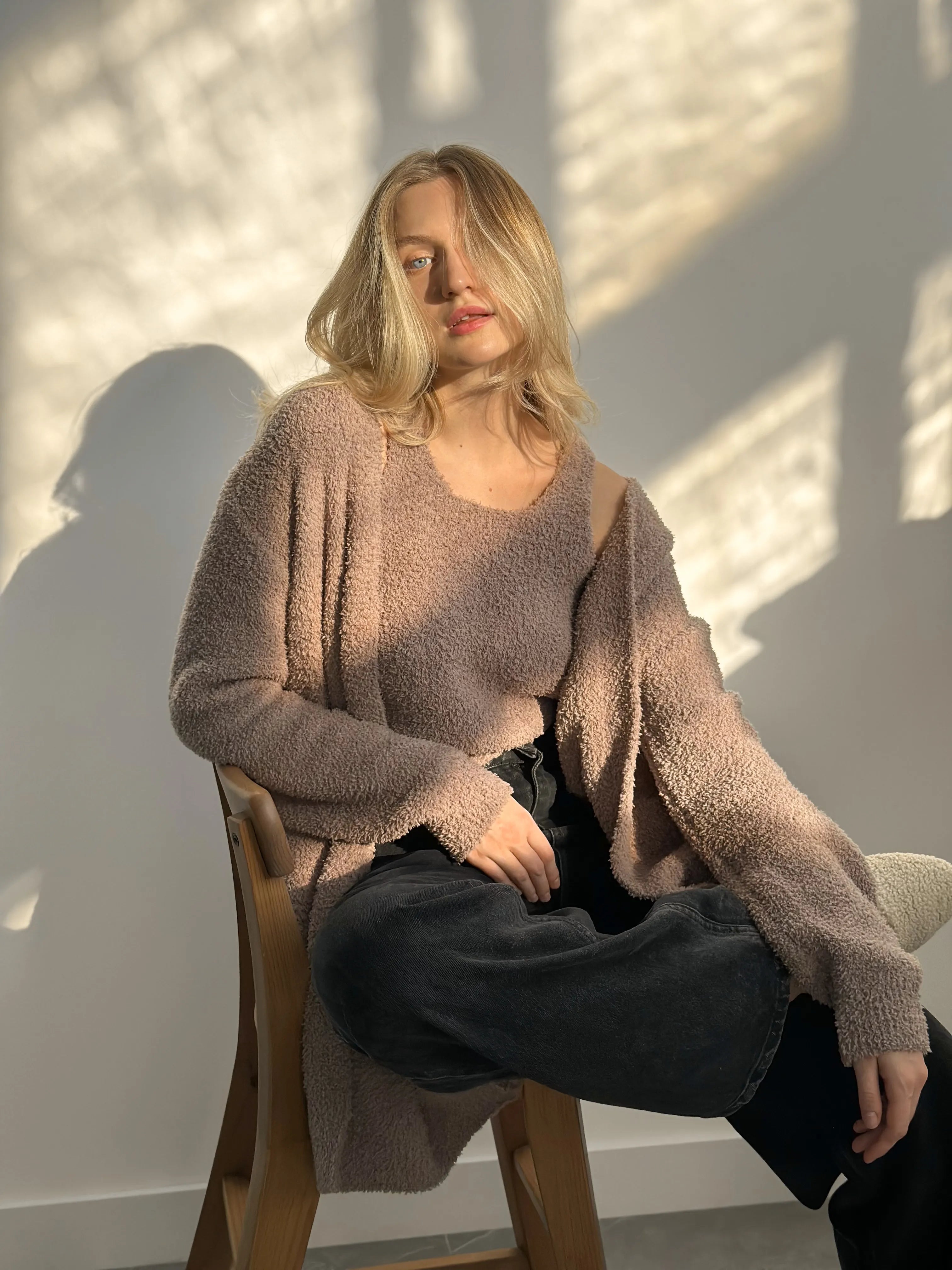 Soft knitted fluffy cardigan brown