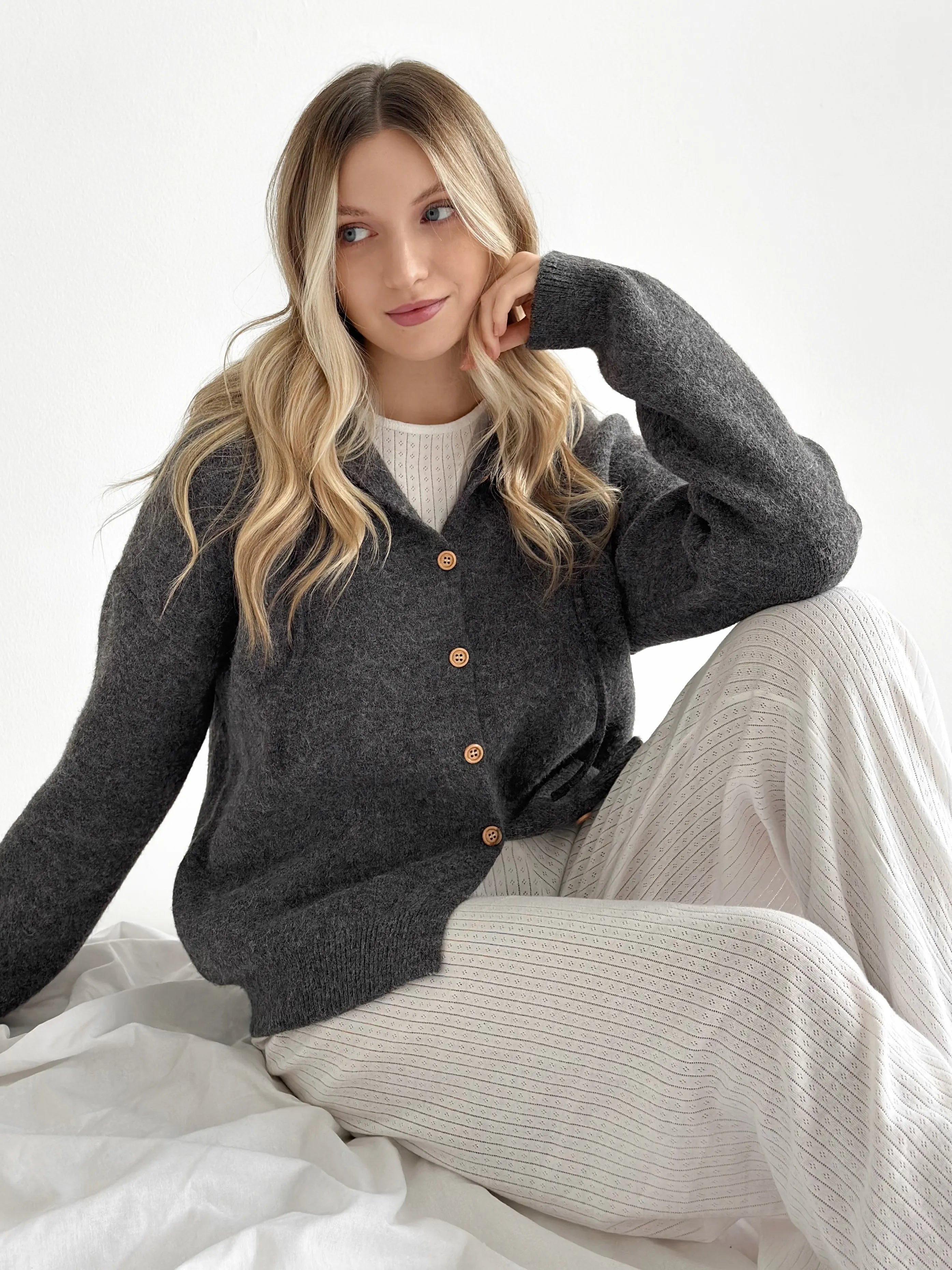 Hooded cardigan with buttons graphite