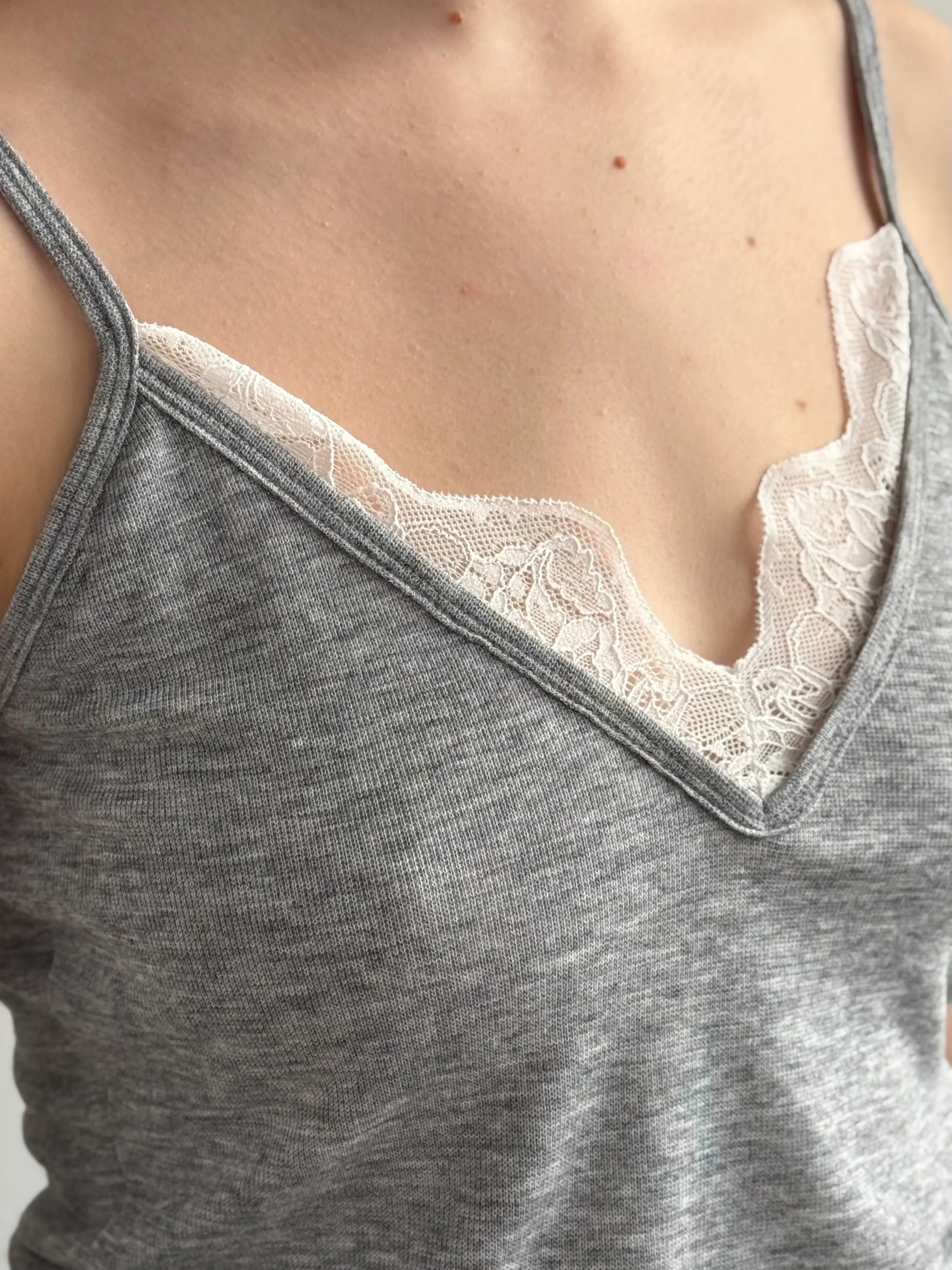 Knitted T-shirt with lace, gray
