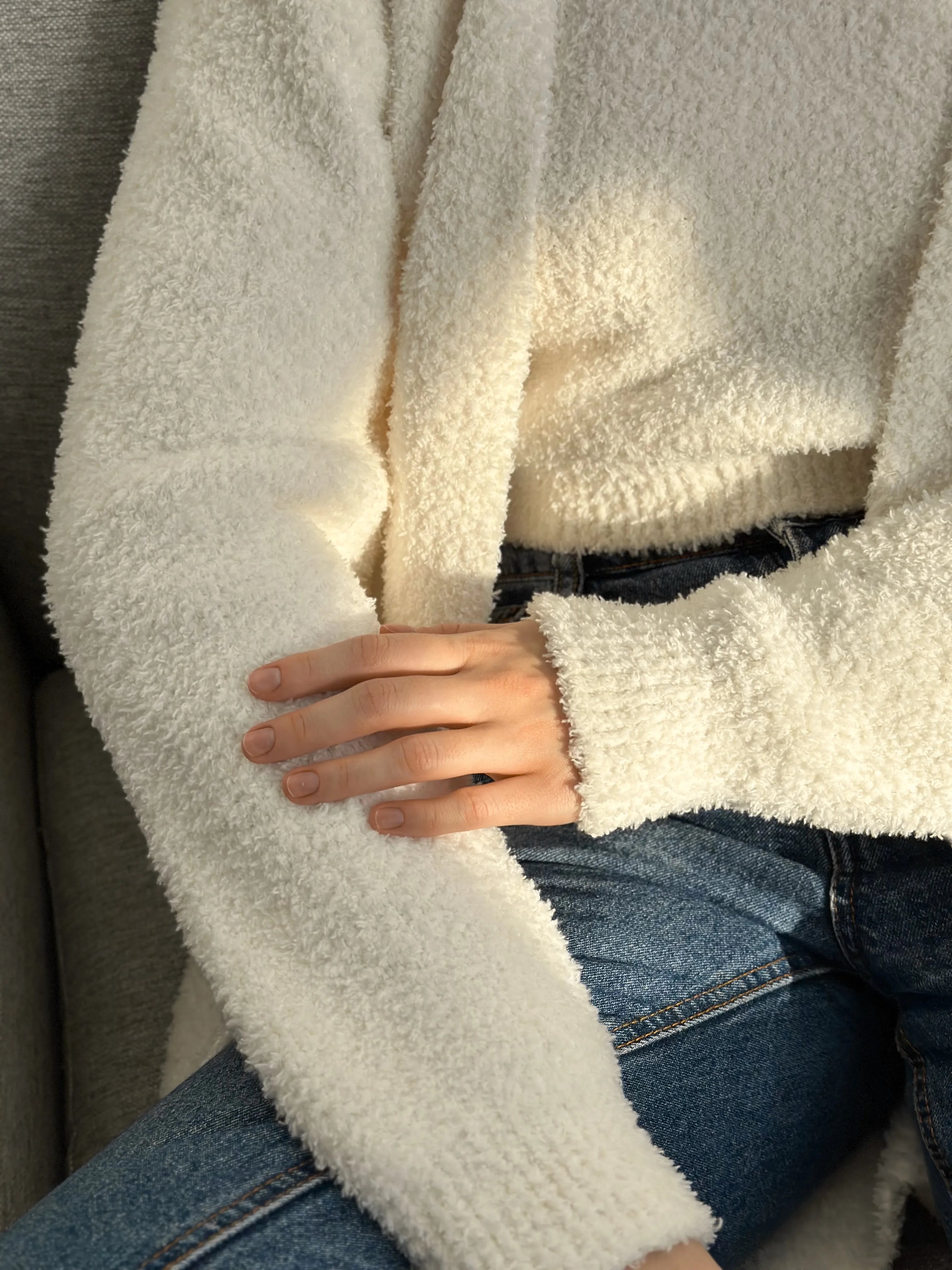 Soft knitted fluffy cardigan milky