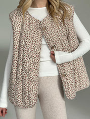Quilted flannel Vest "burgundy flower" on beige