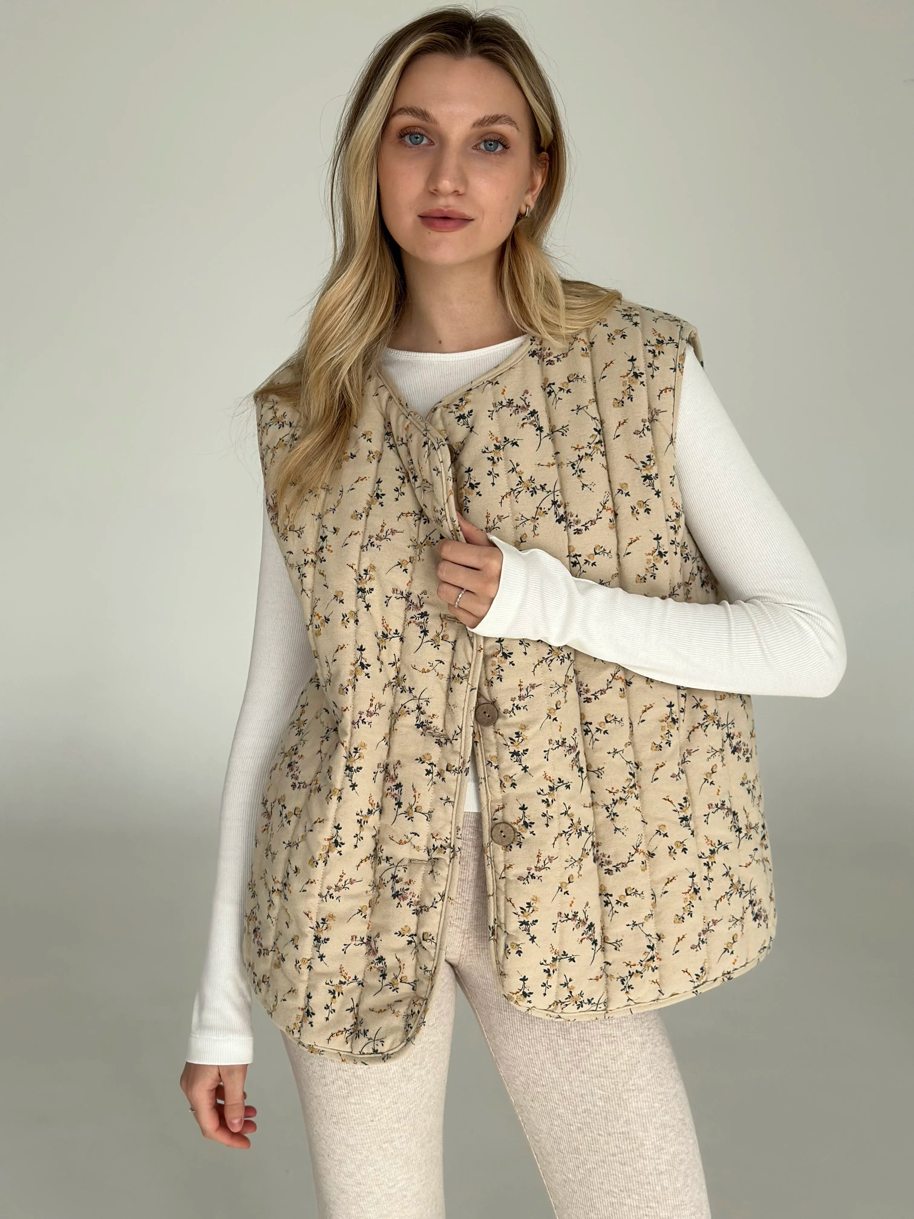 Quilted flannel Vest "multicolored flower" on dark beige
