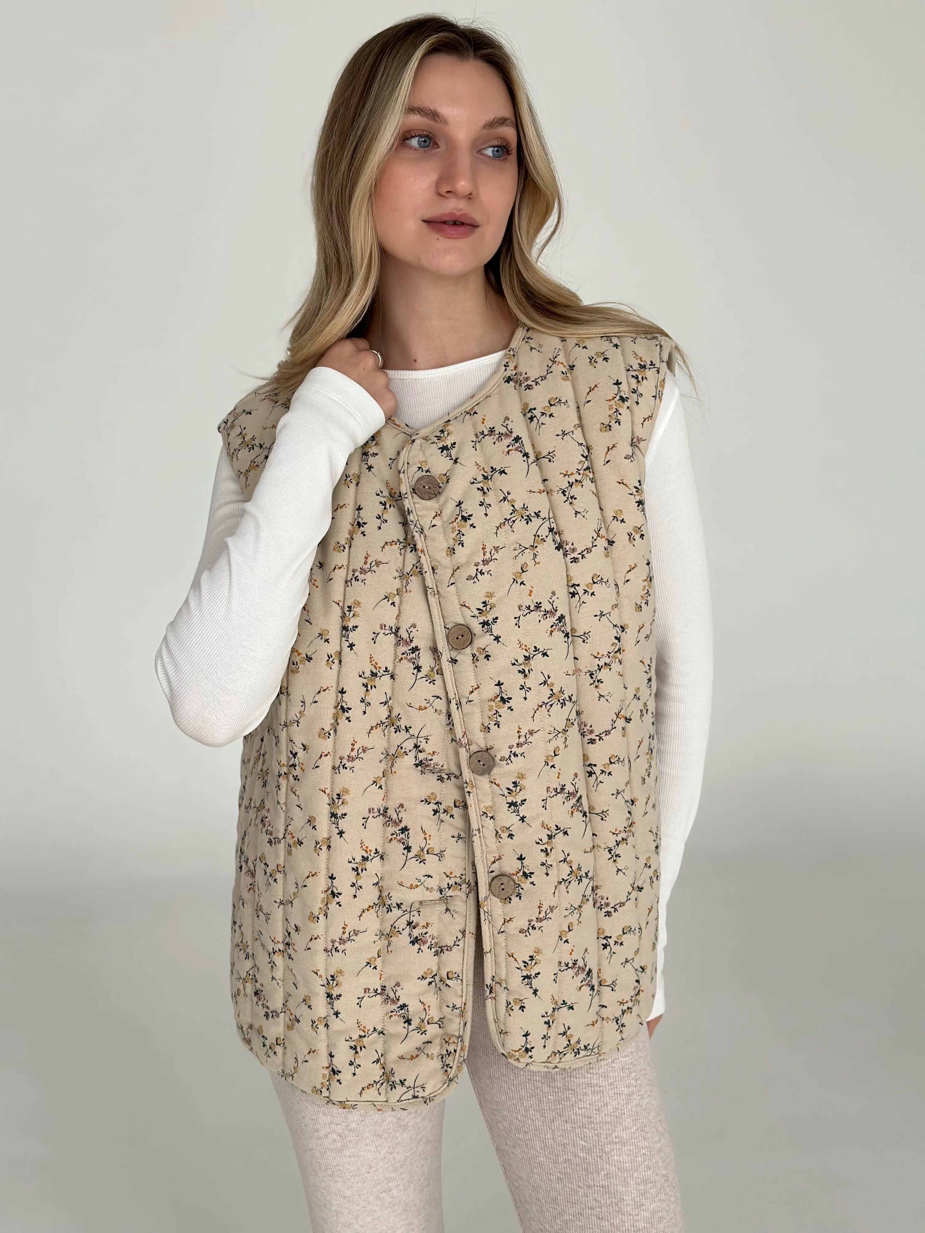 Quilted flannel Vest "multicolored flower" on dark beige
