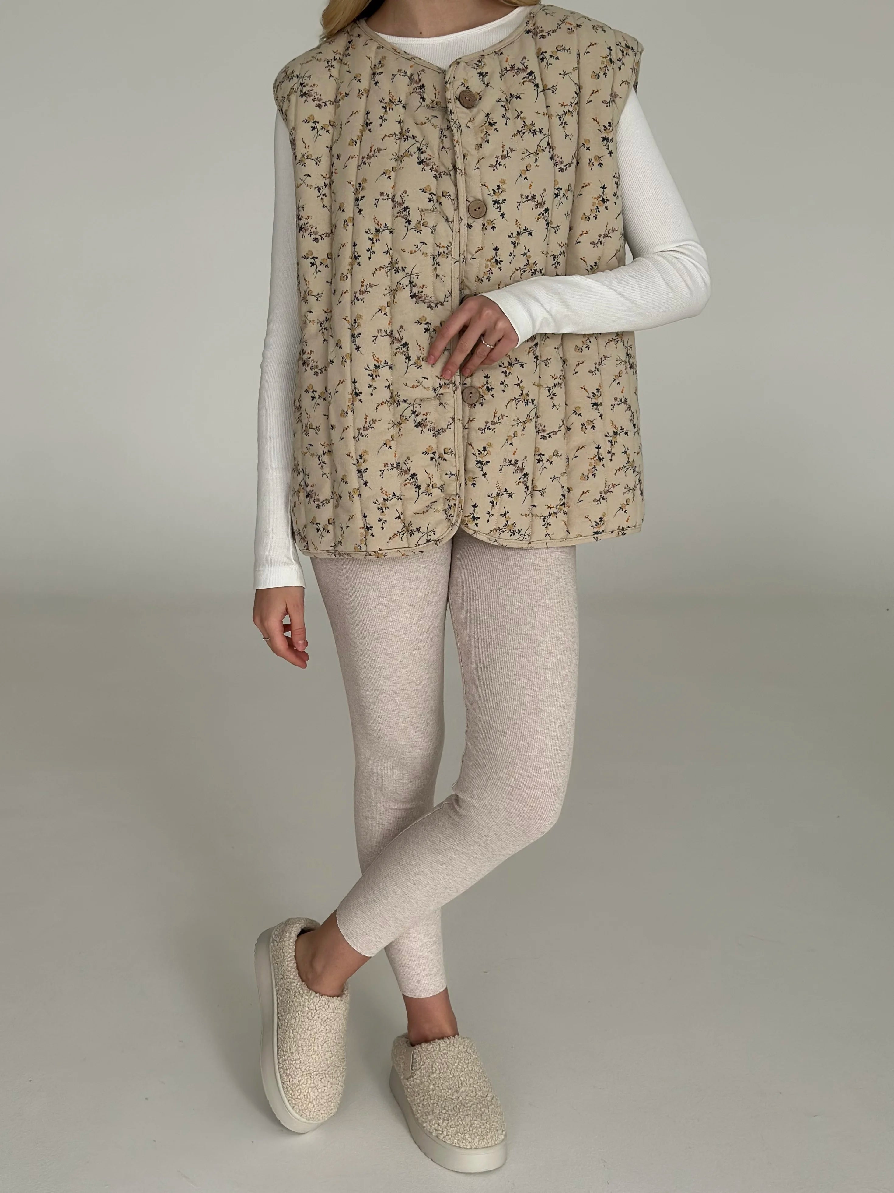 Quilted flannel Vest "multicolored flower" on dark beige