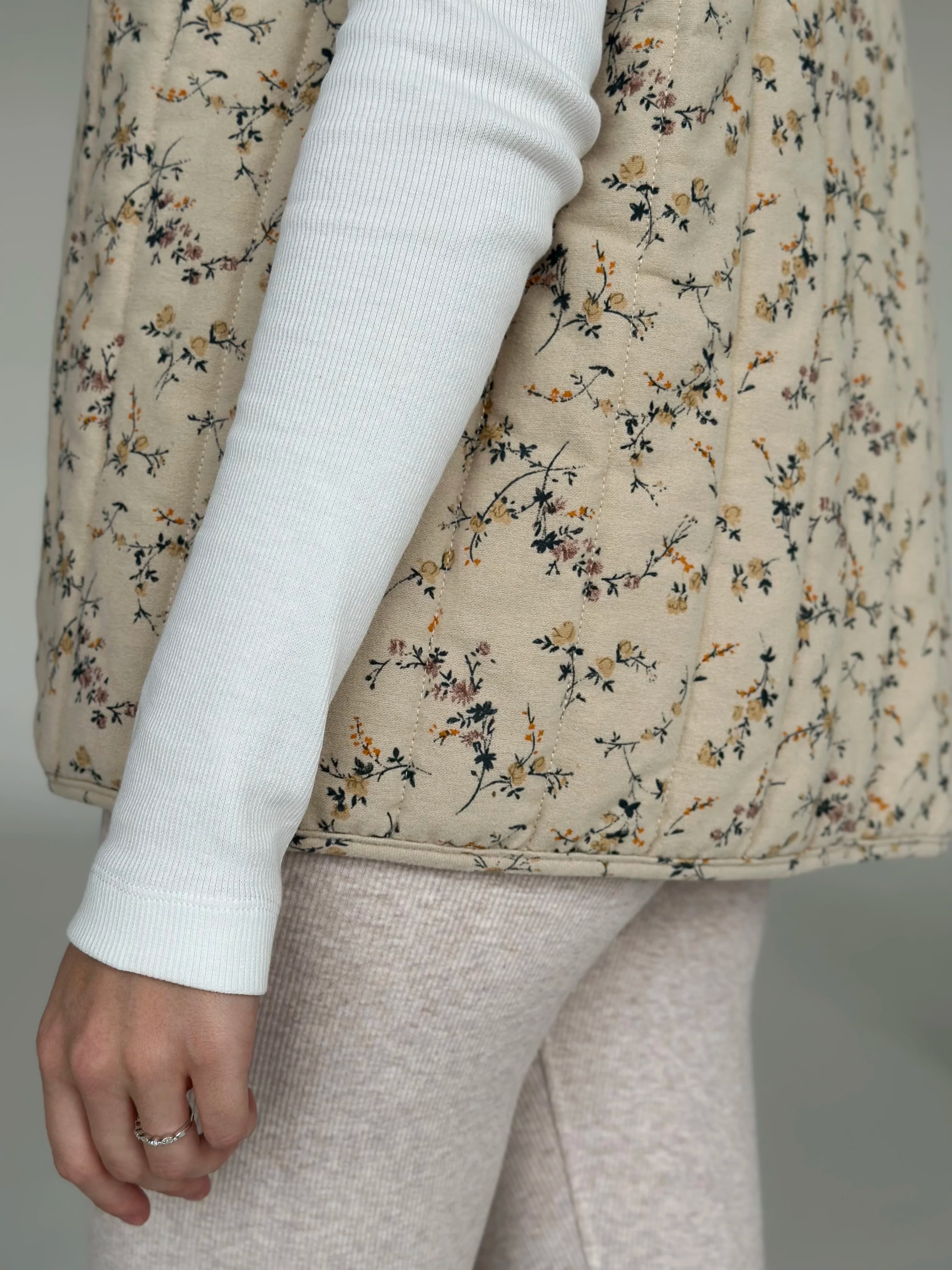 Quilted flannel Vest "multicolored flower" on dark beige