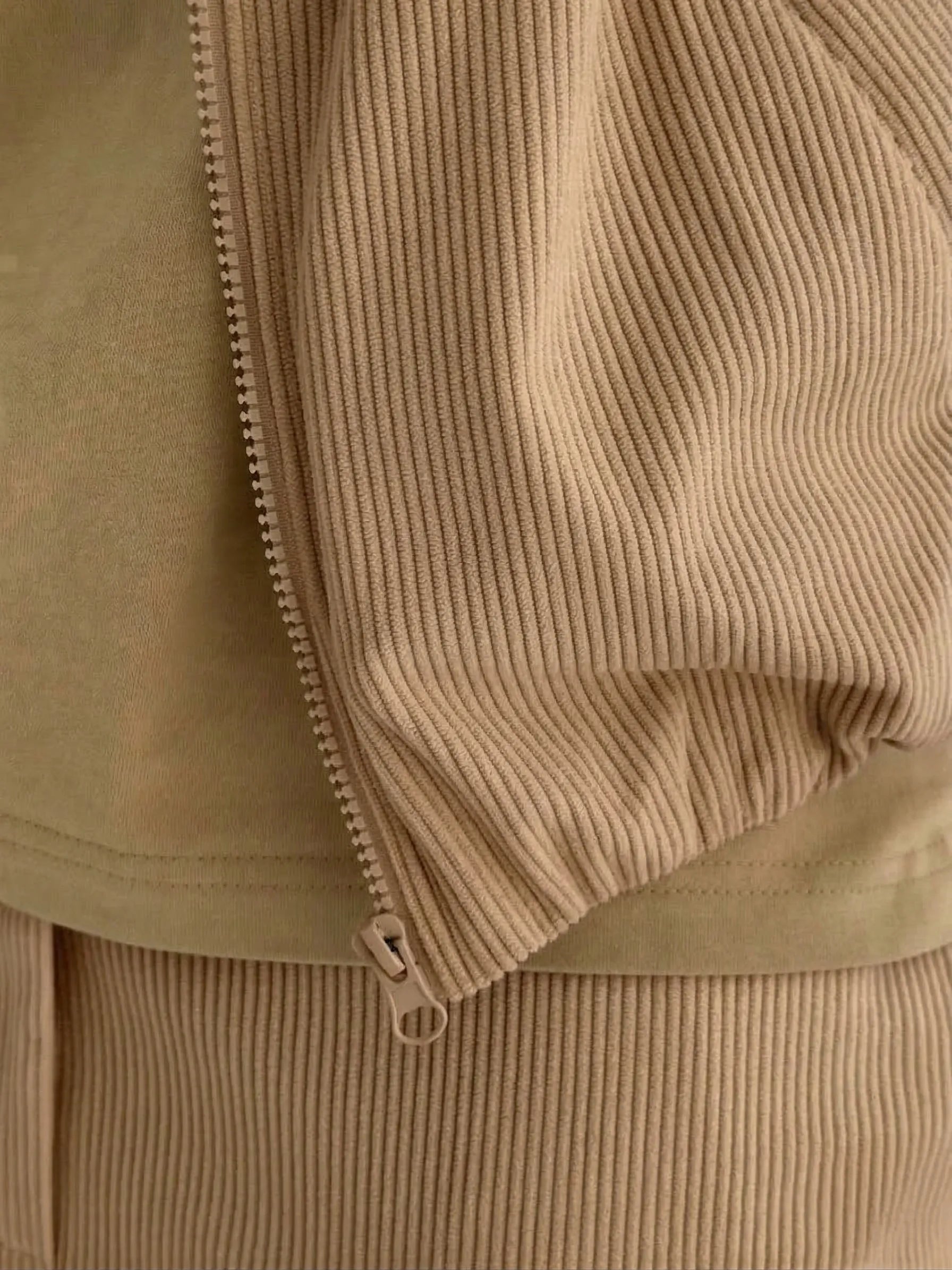 Velvet vest beige
