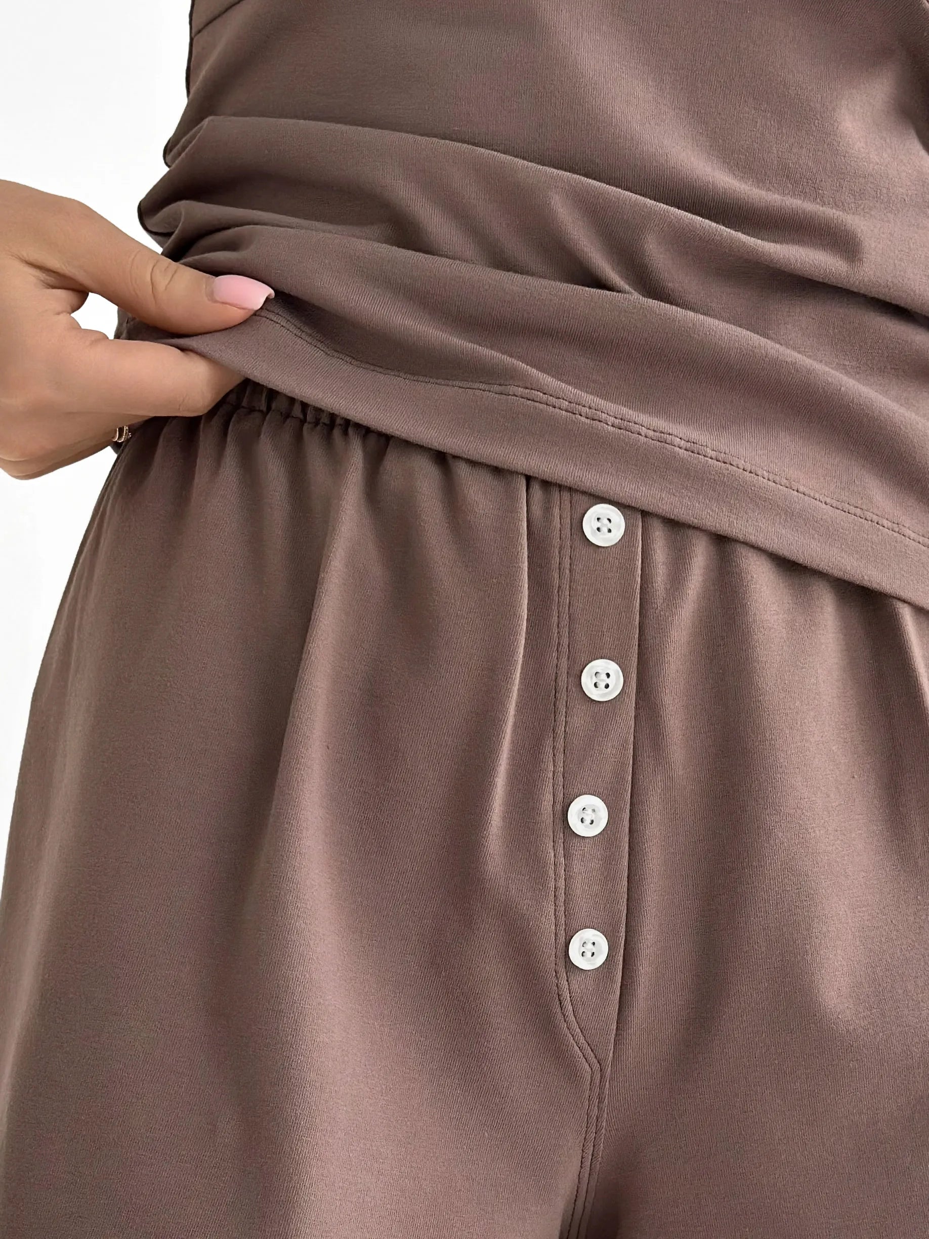 Knitwear Coolir set of T-shirt and shorts with a hood, chocolate
