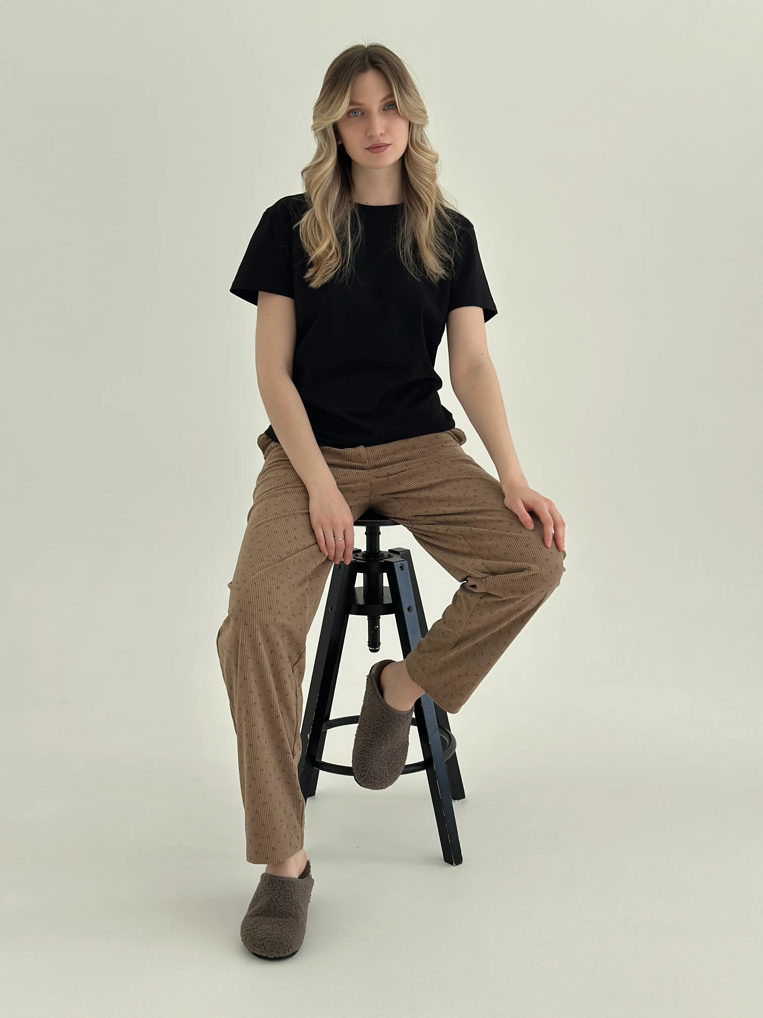 MOMI corduroy pants “bud on beige”