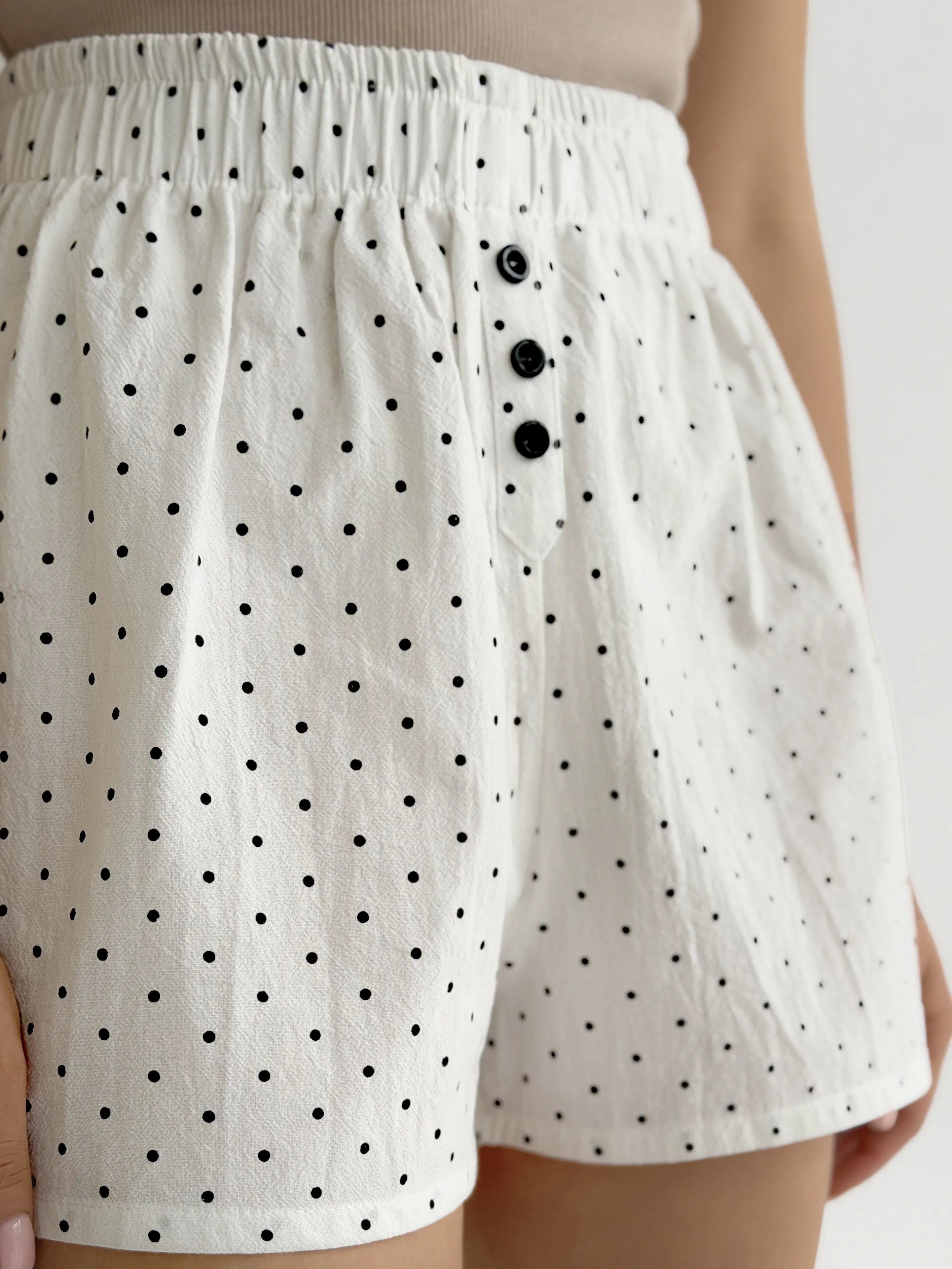 Mono shorts with gull, boiled cotton “black peas on white”