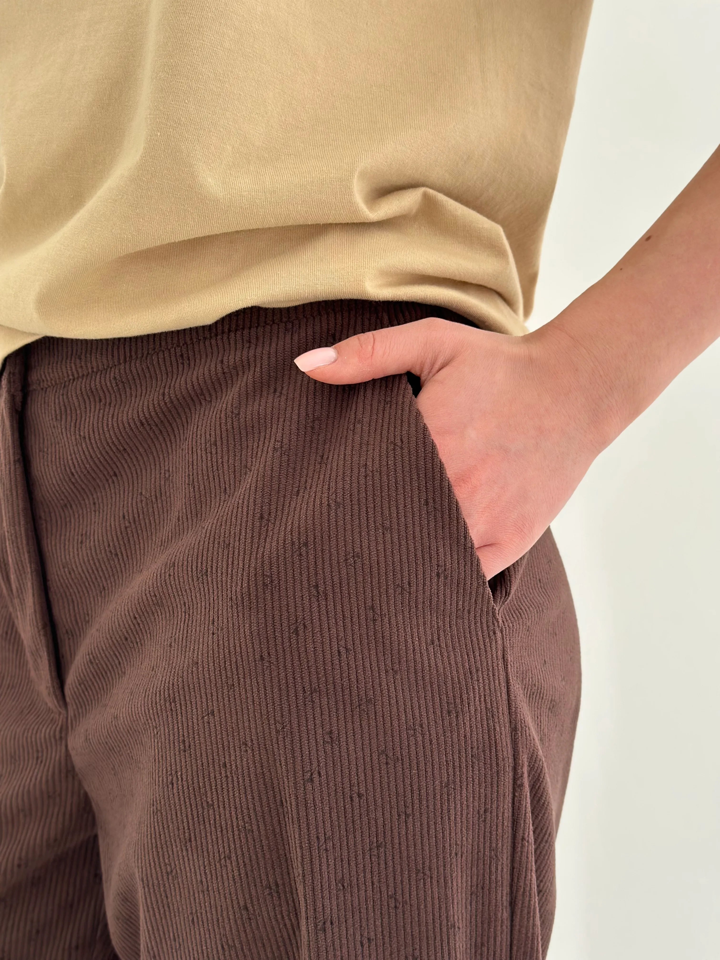 Corduroy pants MOMI “bud on brown”