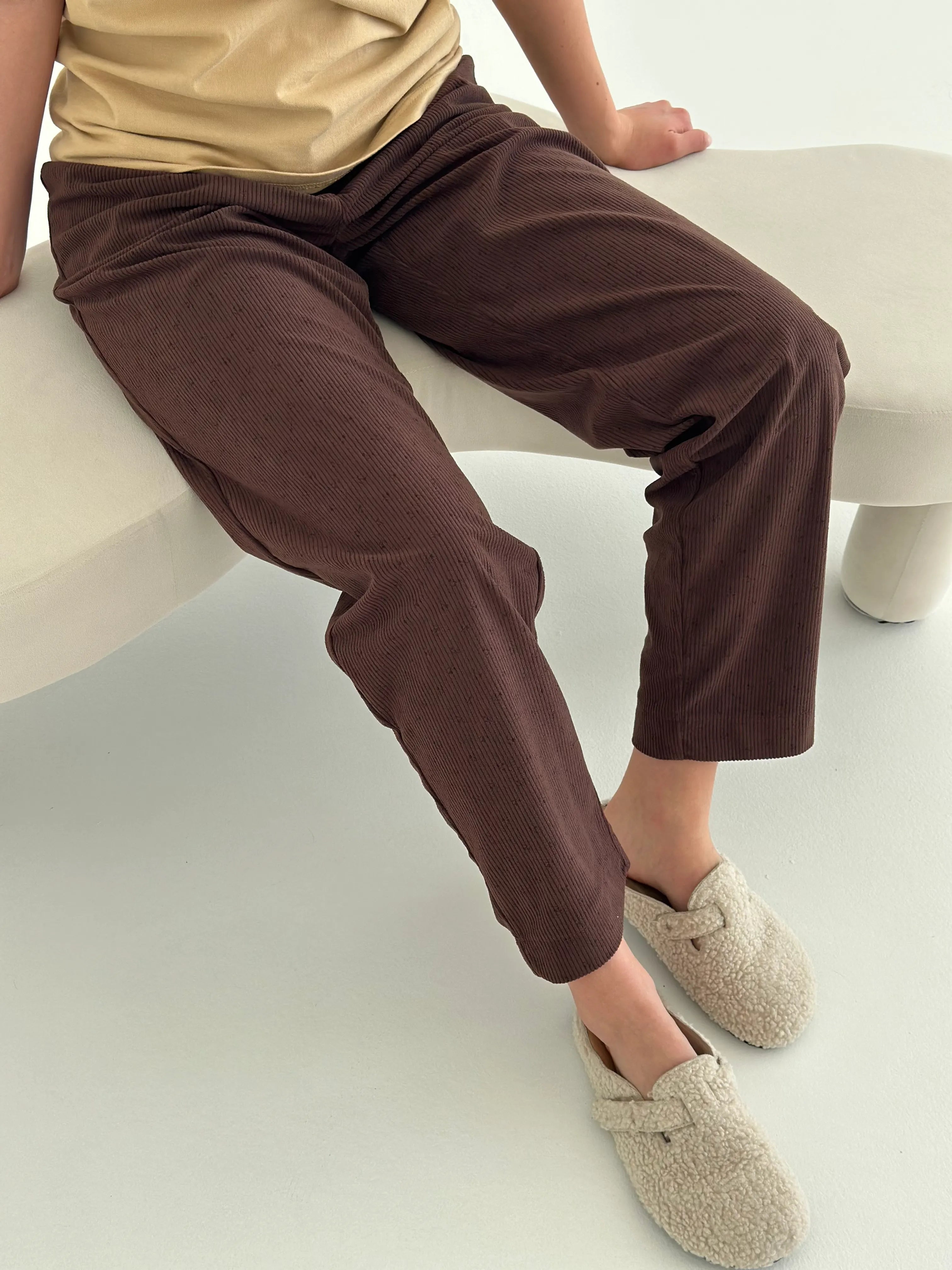 Corduroy pants MOMI “bud on brown”