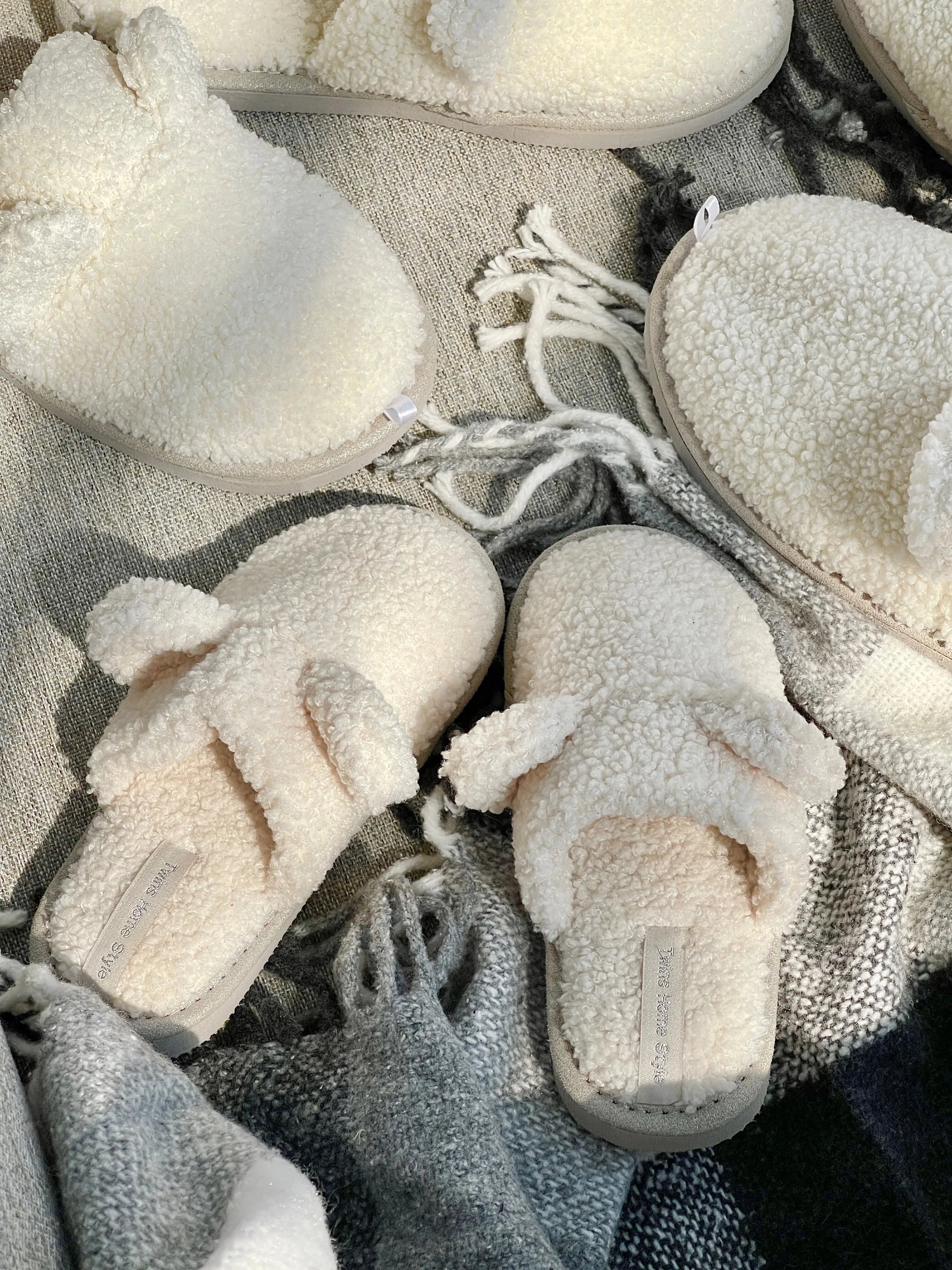 Children's fur slippers TEDDI white