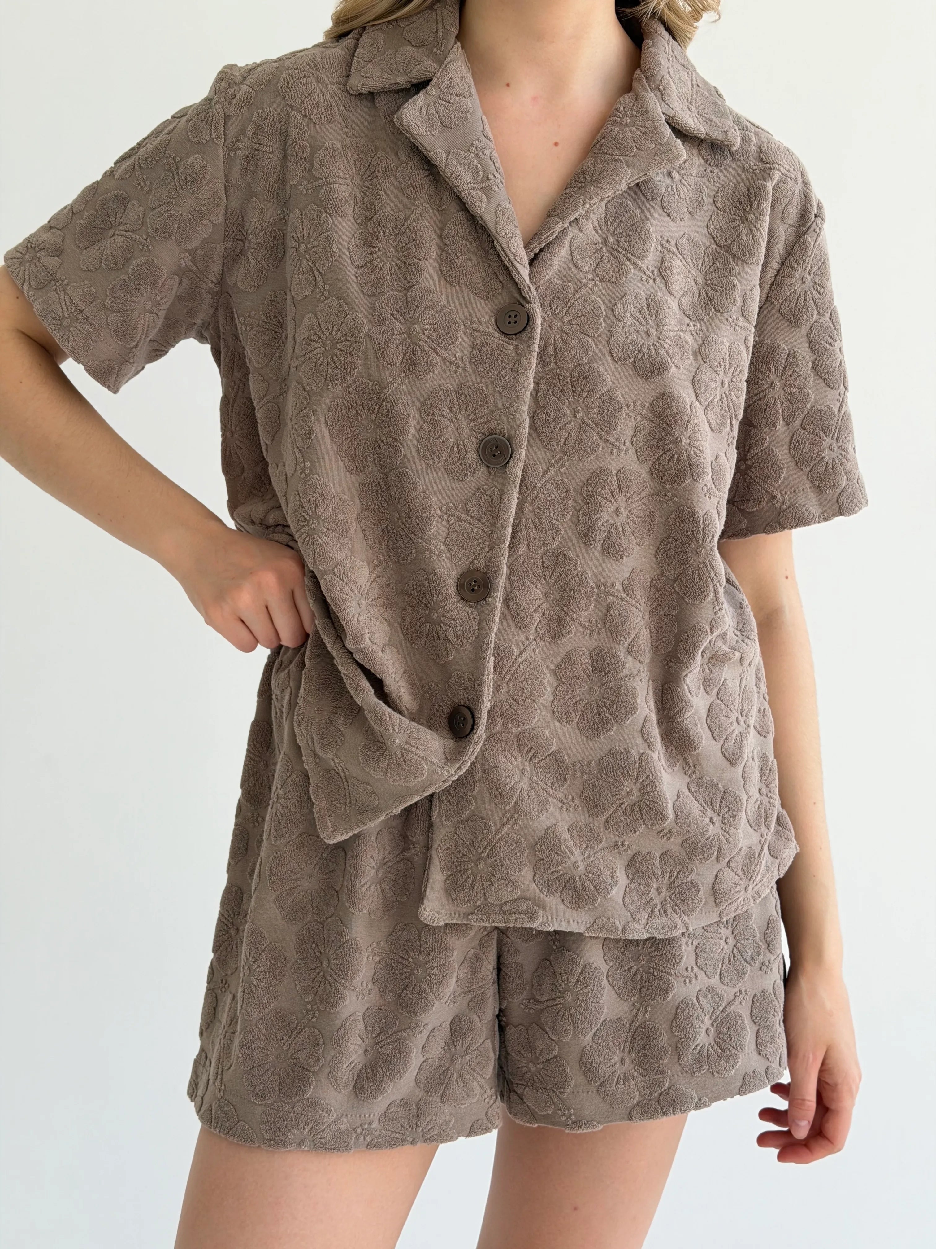 Short-sleeved suit and shorts, terry jacquard flower, brown