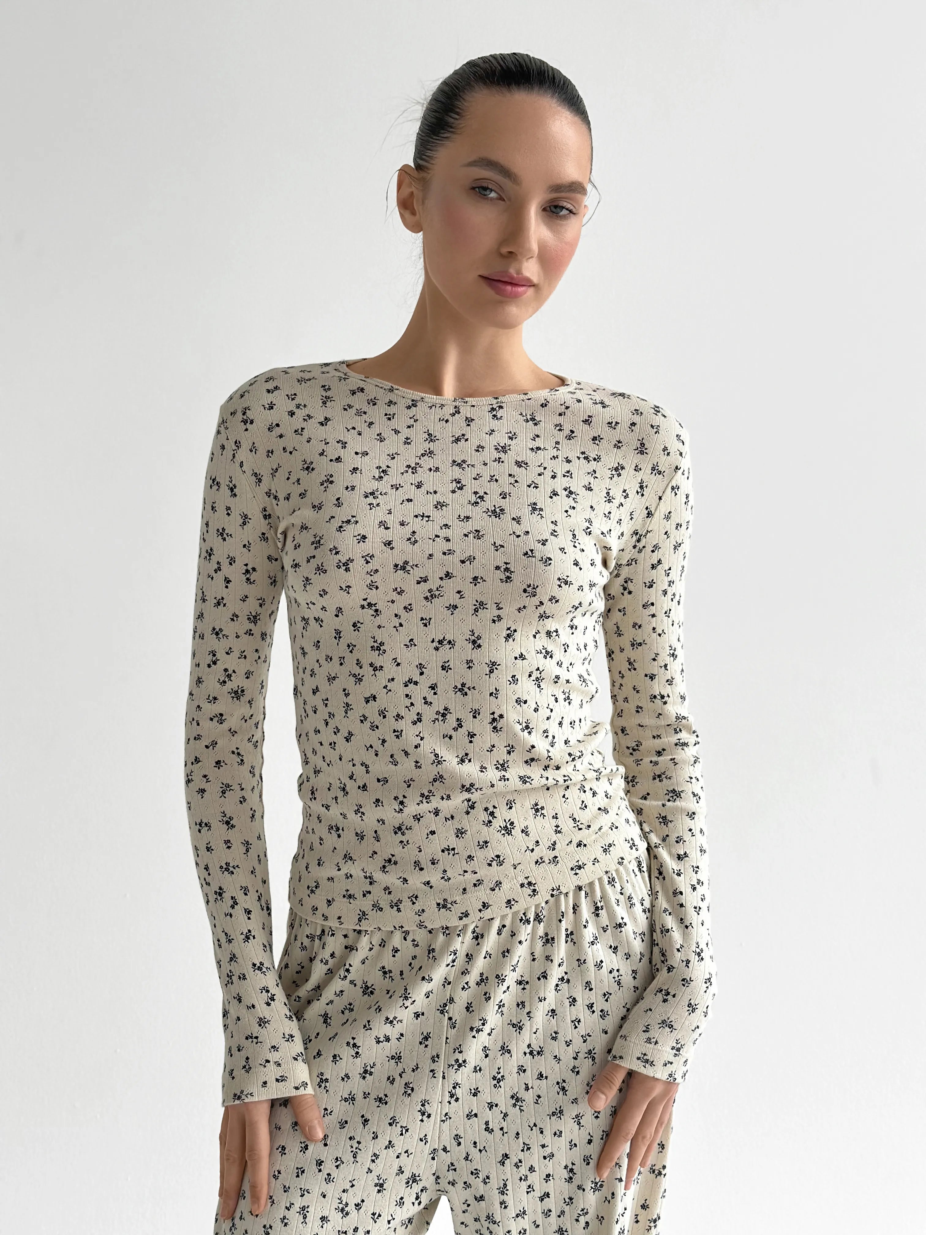 Ribbed knitted suit wide pants + longsleeves milky with flower