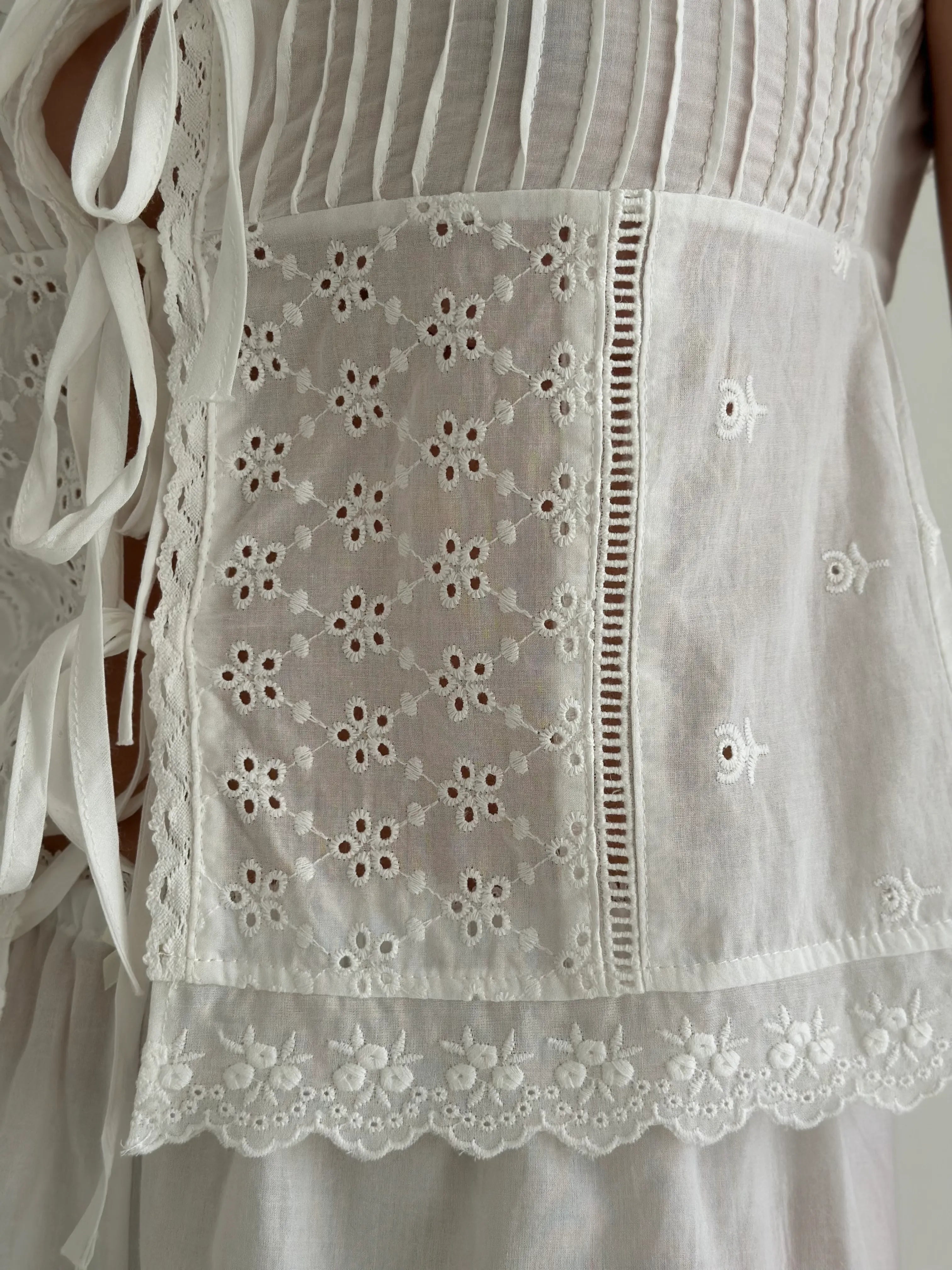 White drawstring T-shirt, one size