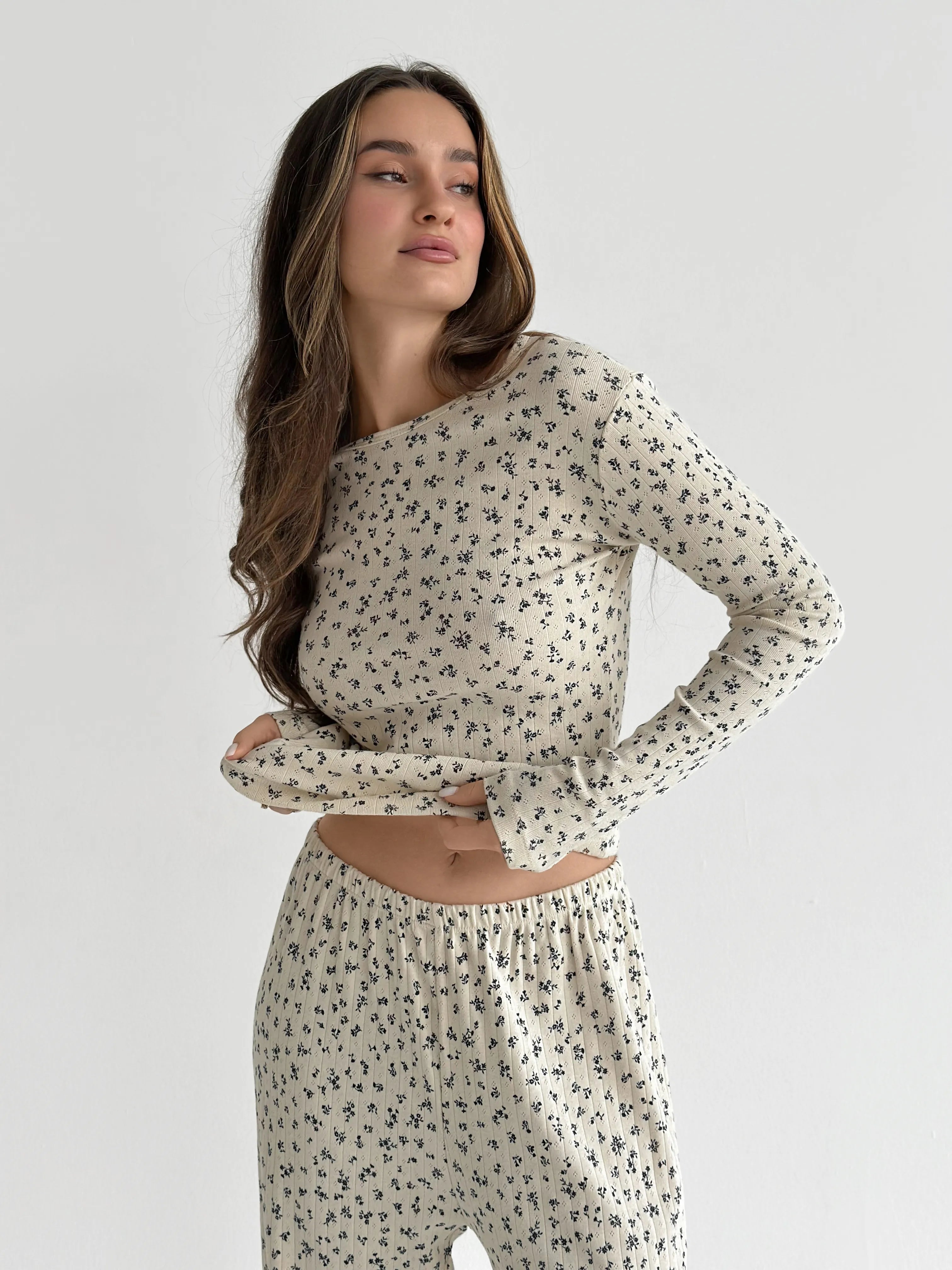 Ribbed knitted suit wide pants + longsleeves milky with flower