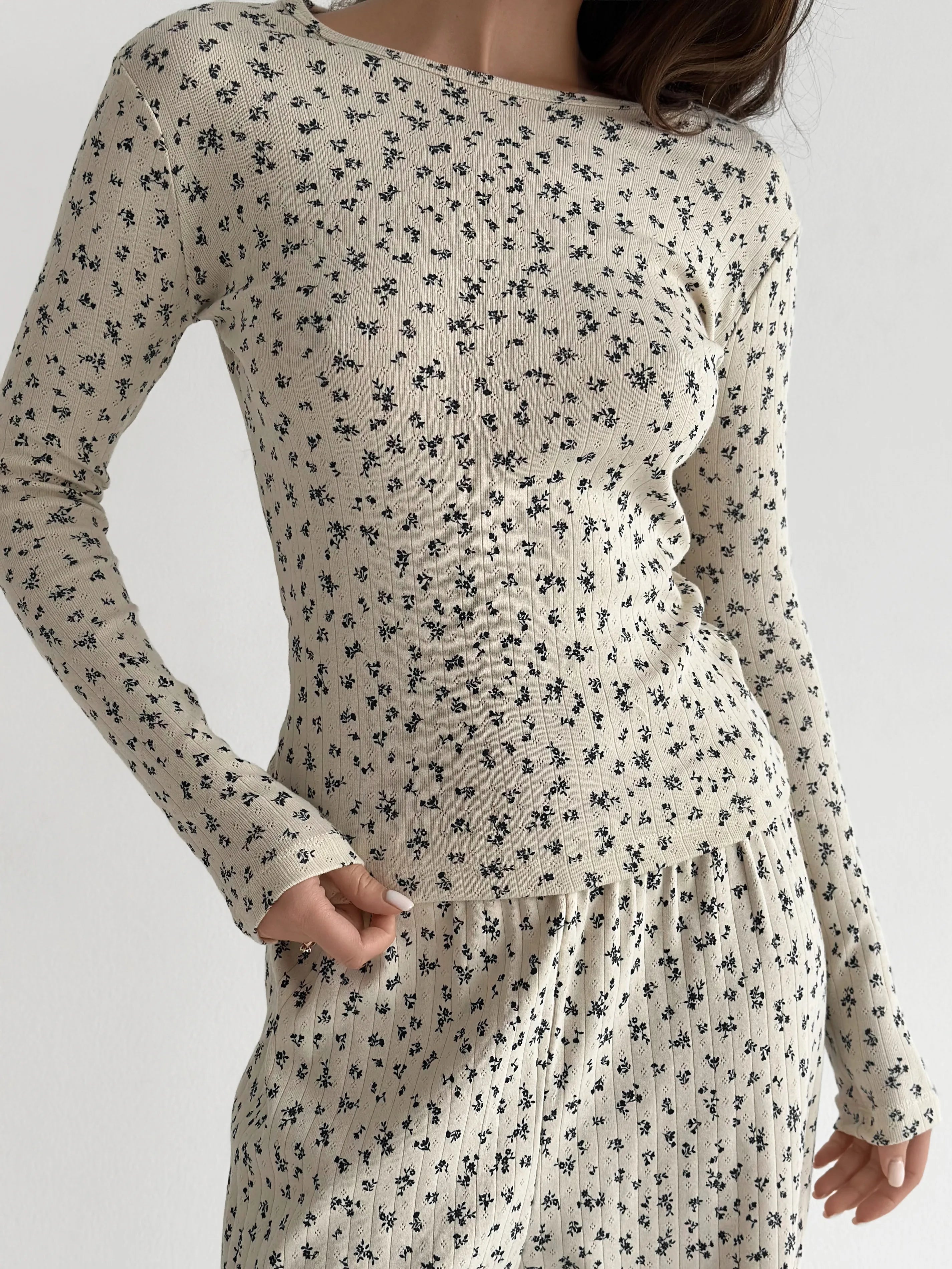 Ribbed knitted suit wide pants + longsleeves milky with flower