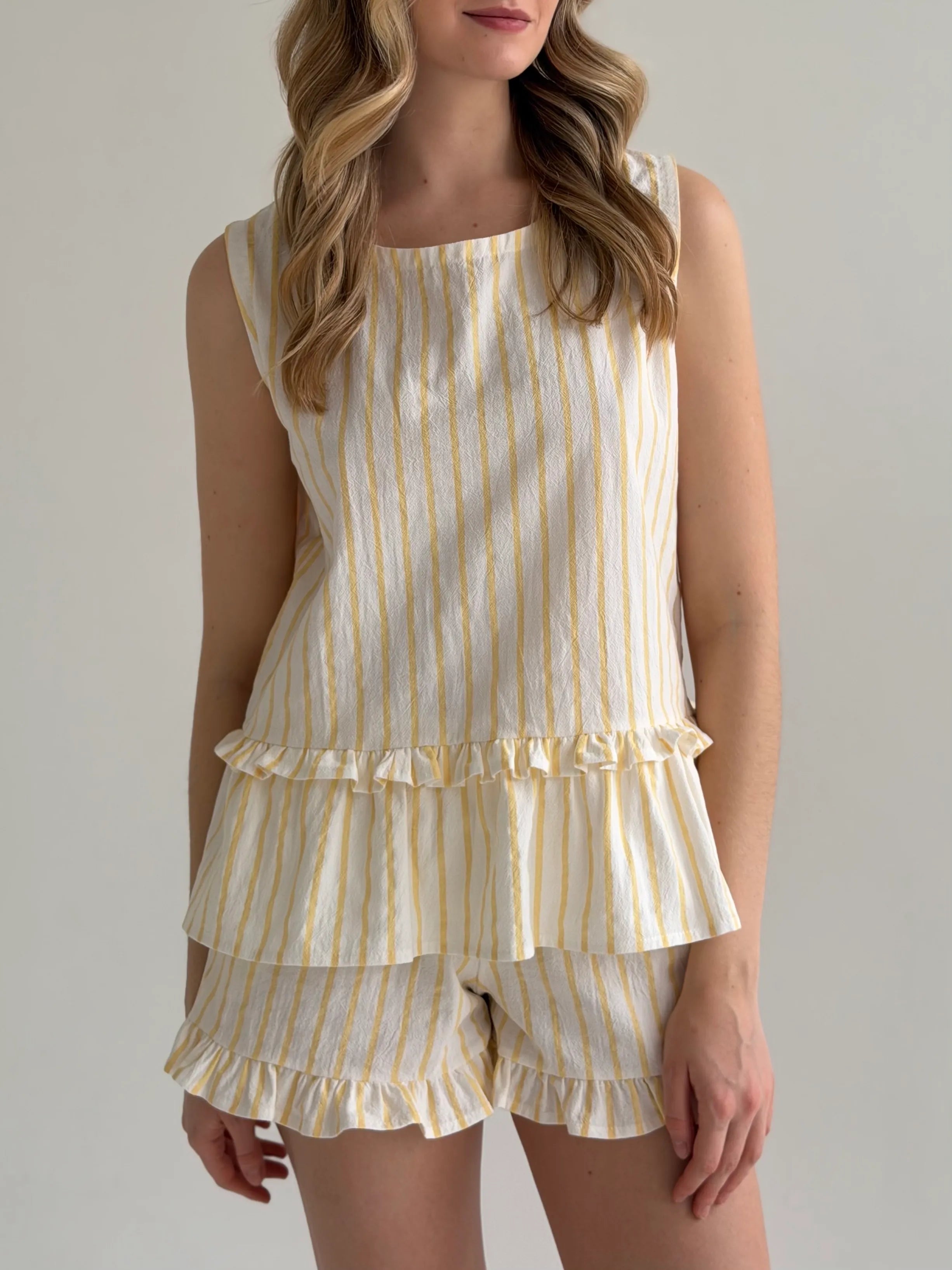 Cotton T-shirt and shorts suit “yellow stripe on milky”