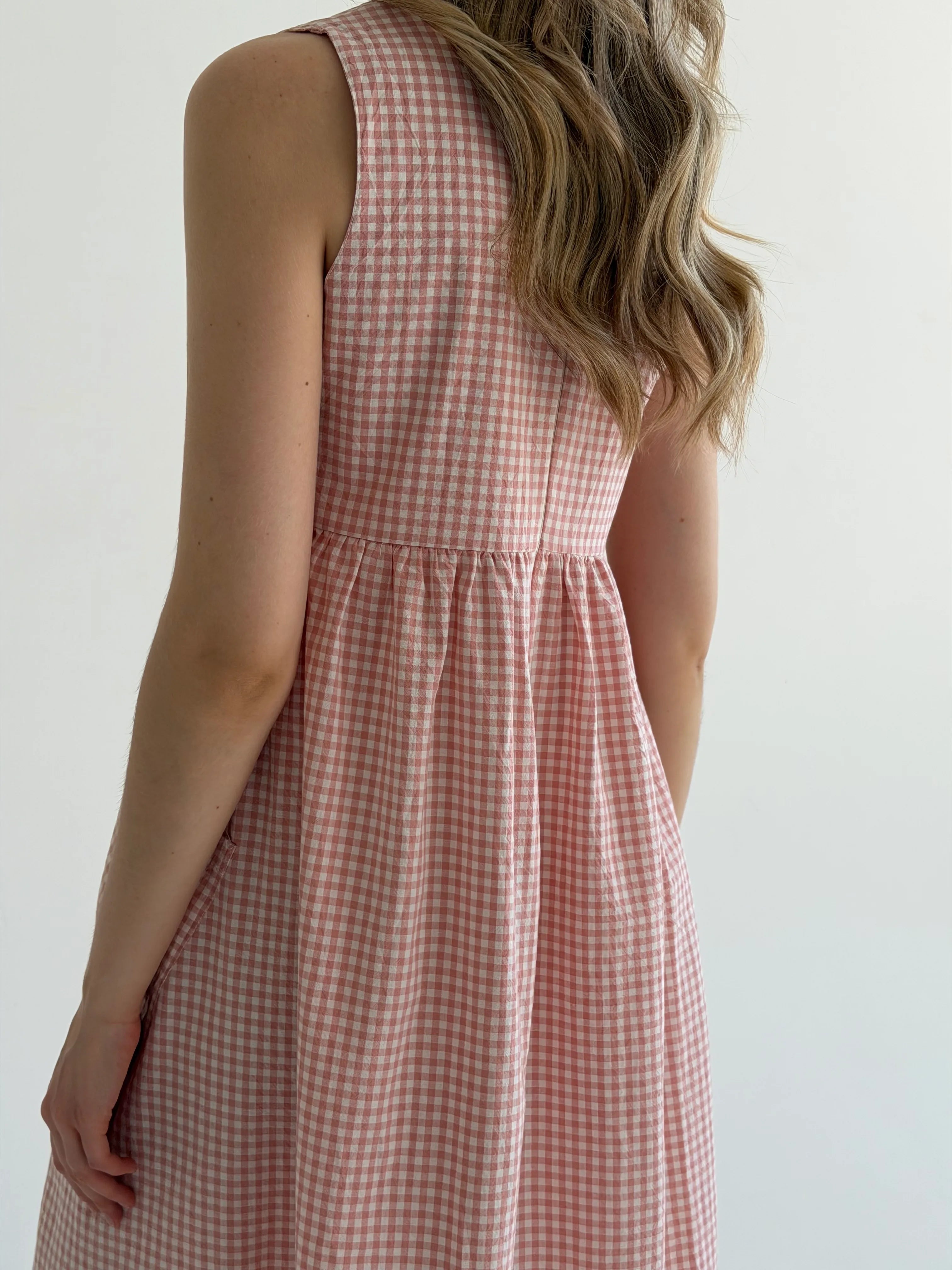 Cotton checkered sundress with patch pockets, powder/milk