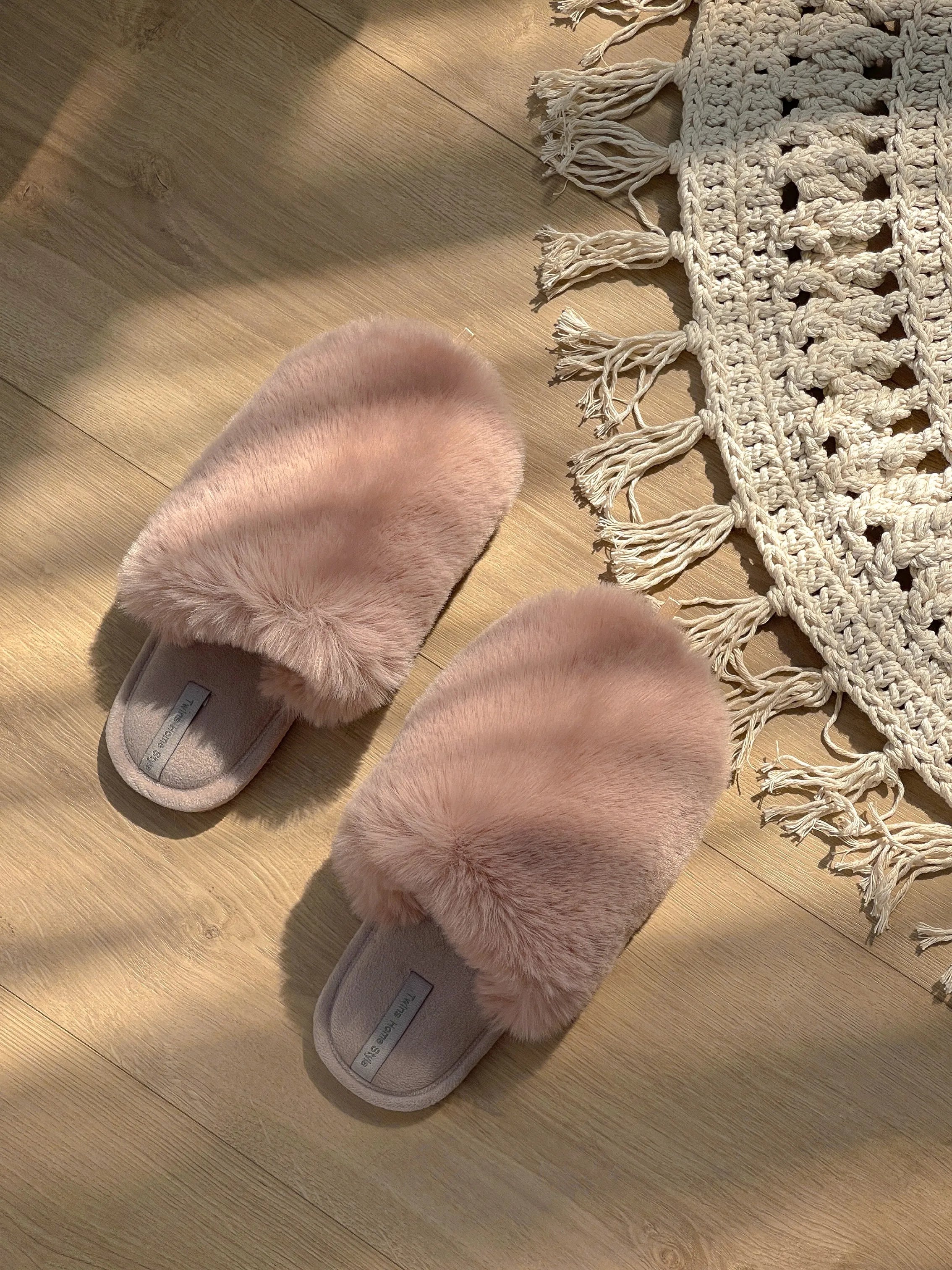 Women's slippers HS-LUX fur closed powder