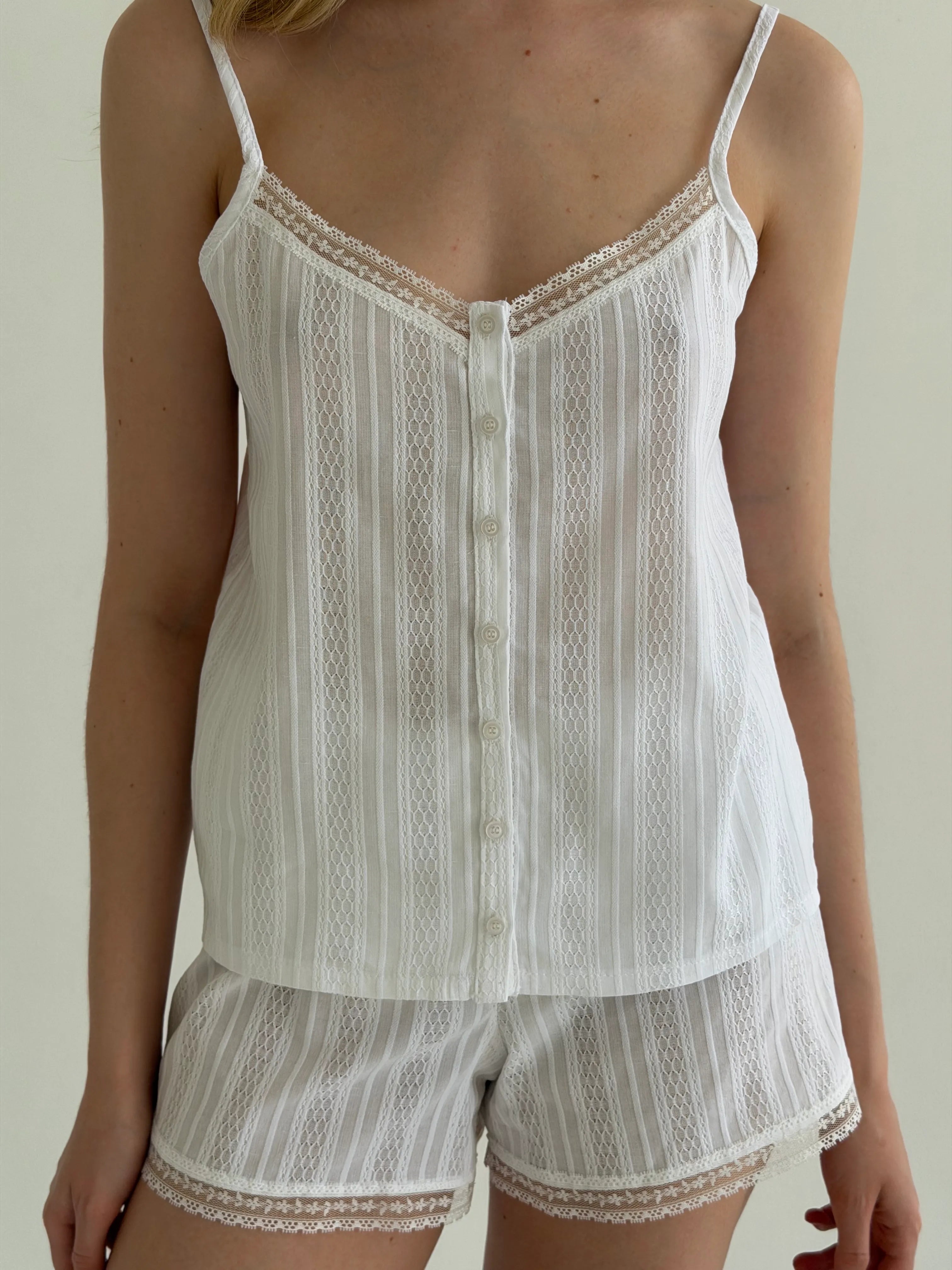Suit T-shirt and shorts with lace cambric weaving large braid white