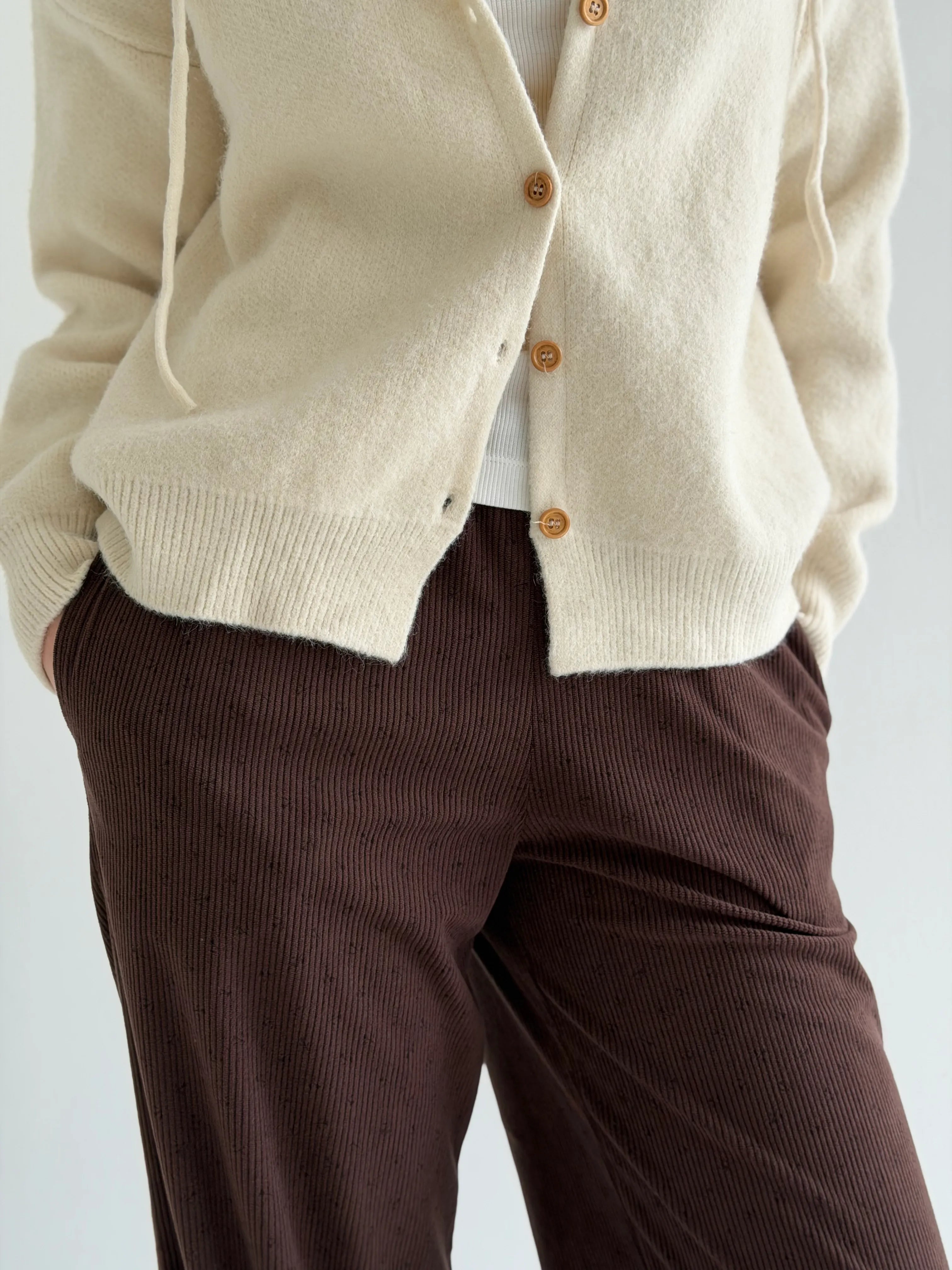 Corduroy straight pants “bud on brown”