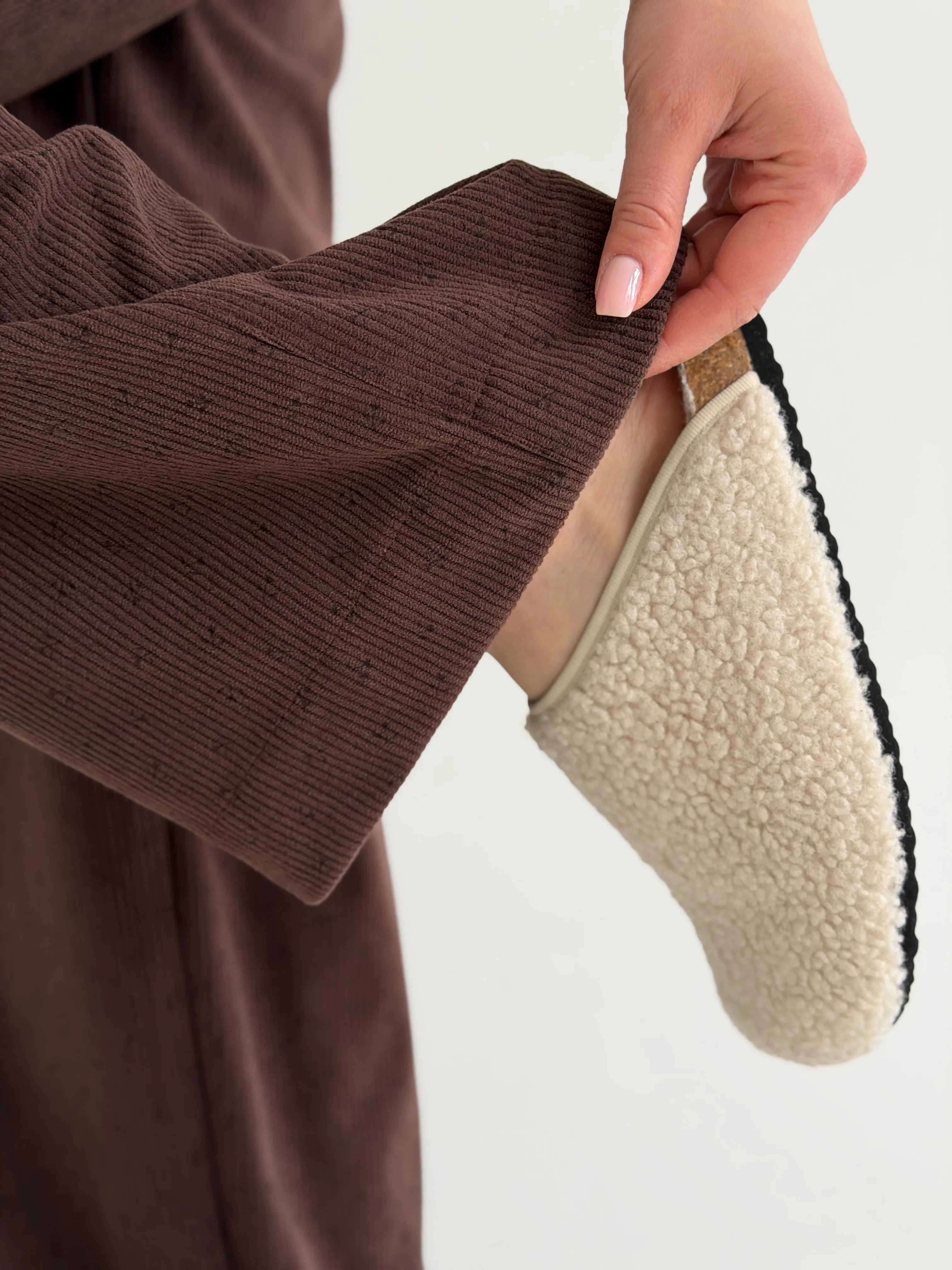 Corduroy straight pants “bud on brown”