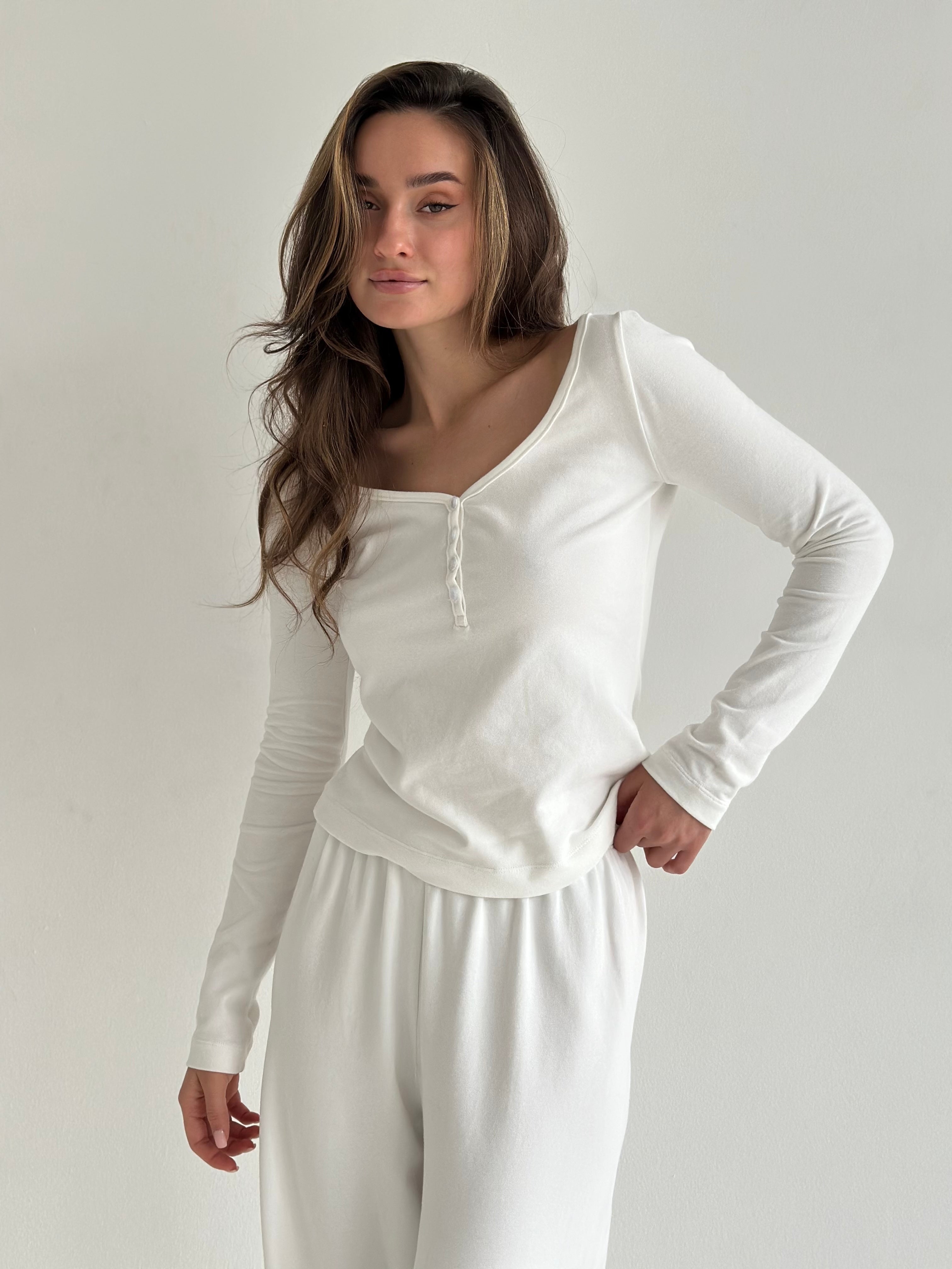 Knitwear “Tenderness” Longsleeve with V-neck white