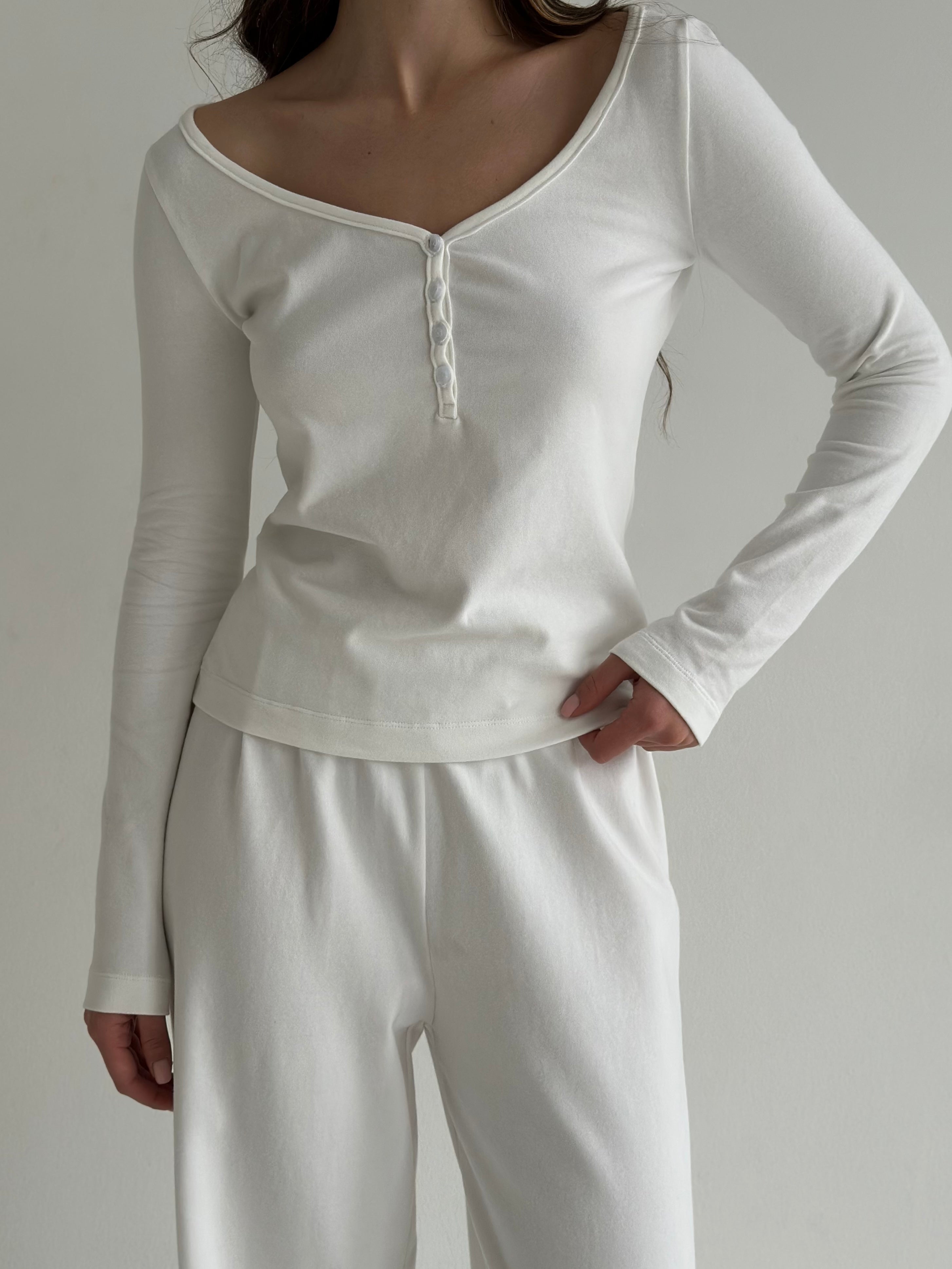 Knitwear “Tenderness” Longsleeve with V-neck white