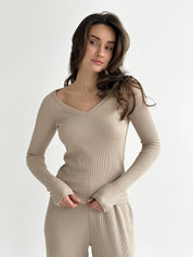Set of long-sleeved raglan tops and beige waffle knit pants