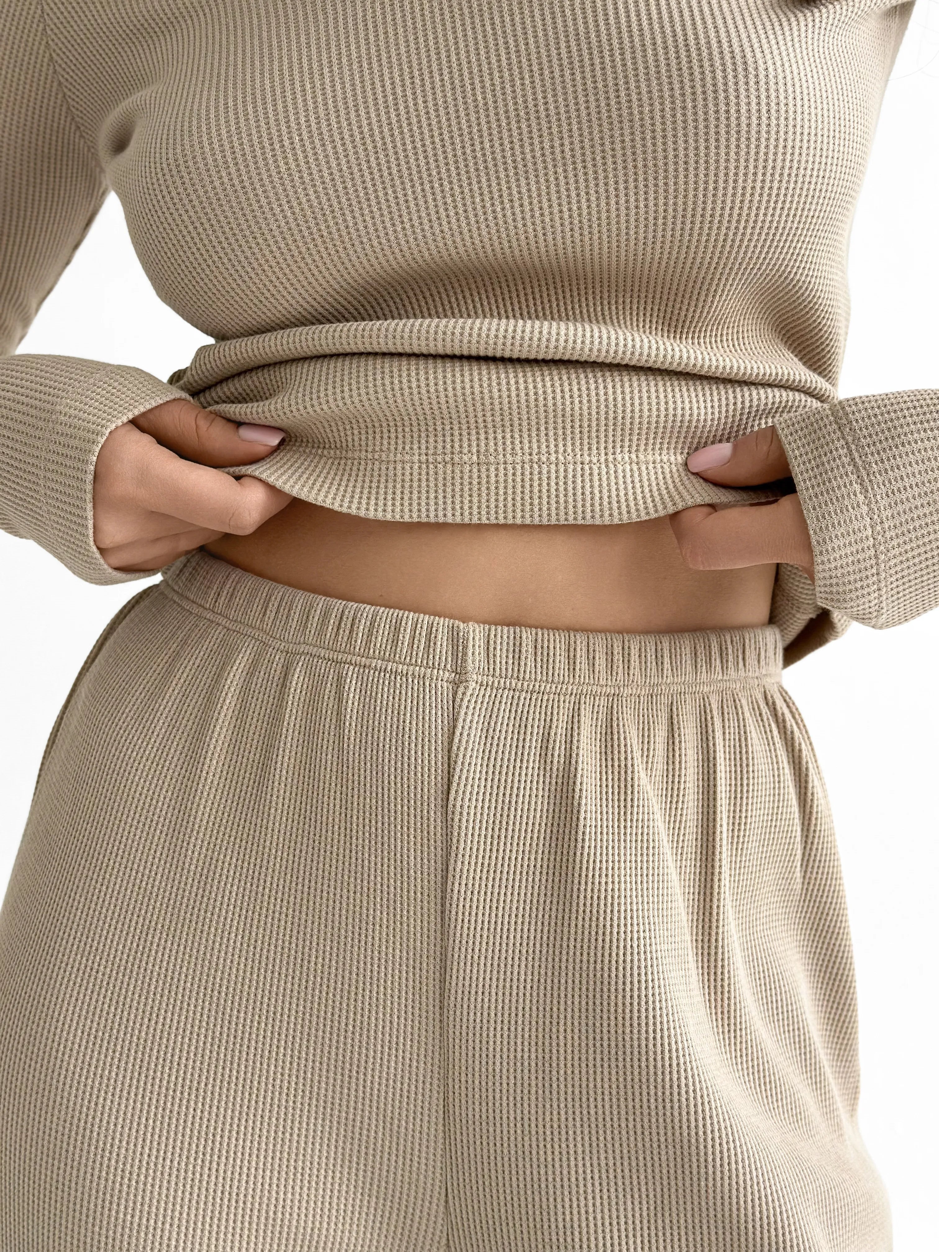 Set of long-sleeved raglan tops and beige waffle knit pants