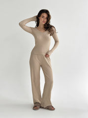 Set of long-sleeved raglan tops and beige waffle knit pants