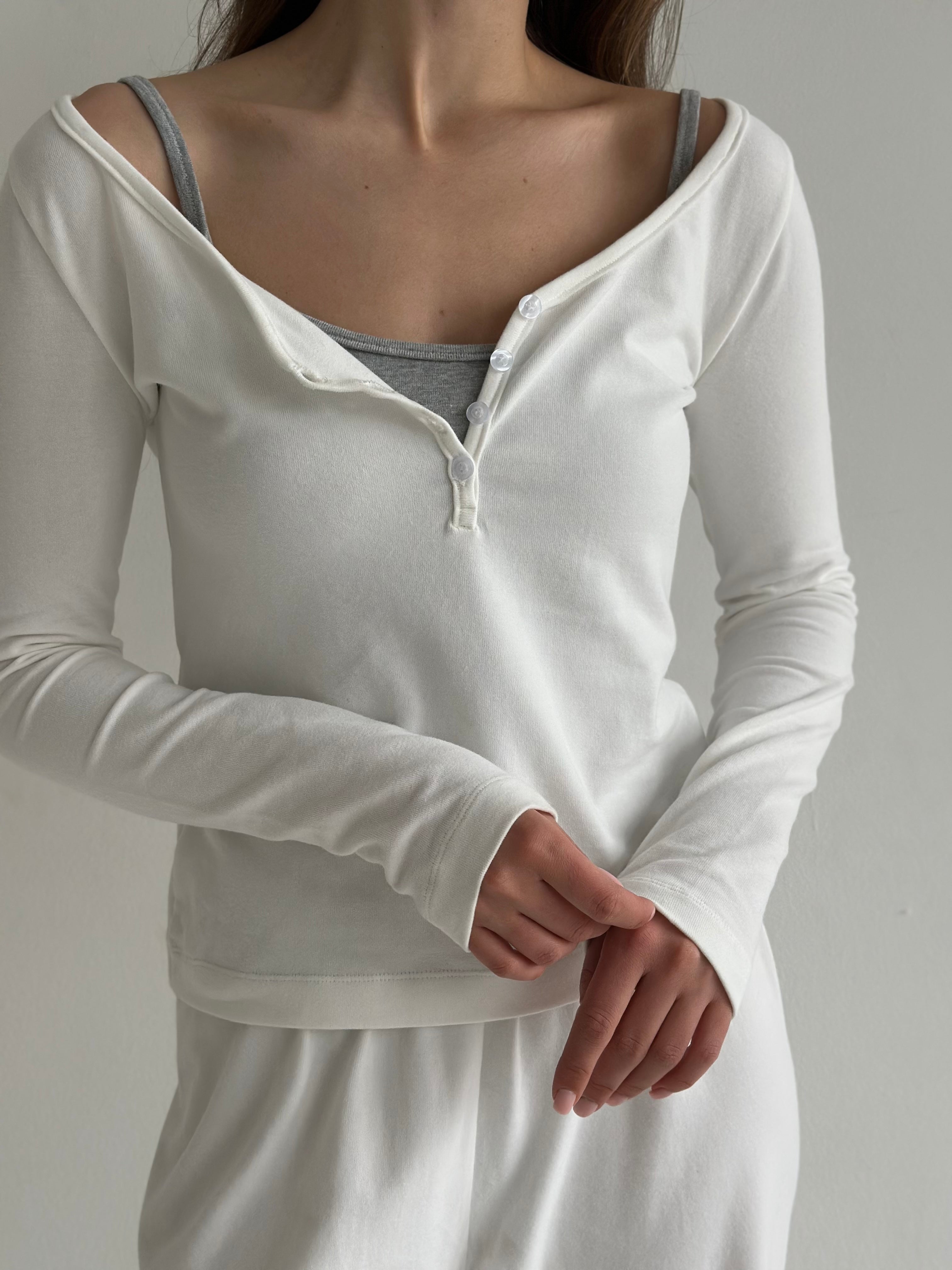 Knitwear “Tenderness” Longsleeve with V-neck white