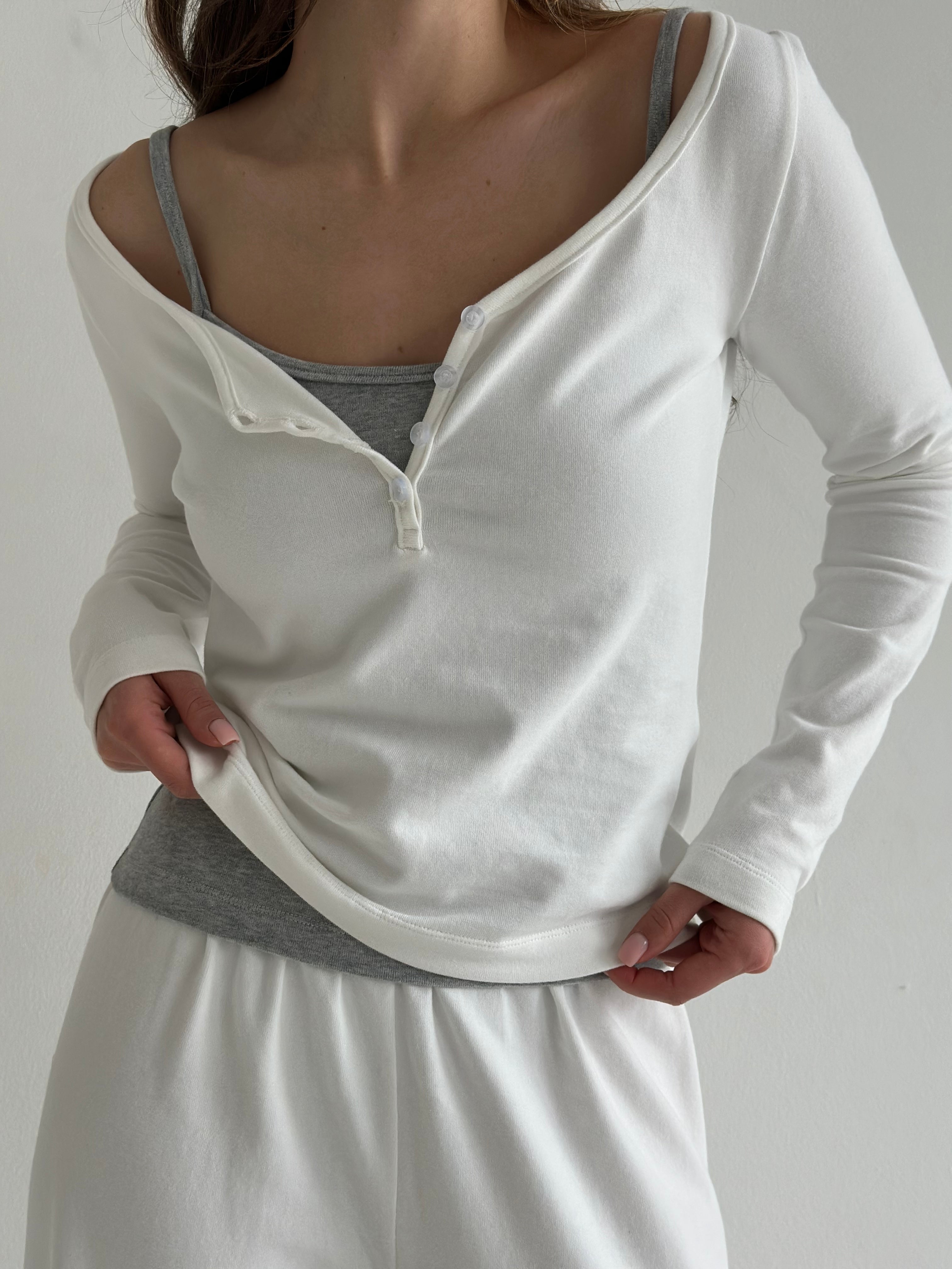 Knitwear “Tenderness” Longsleeve with V-neck white