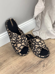 Women's slippers HS-VL cross animal black