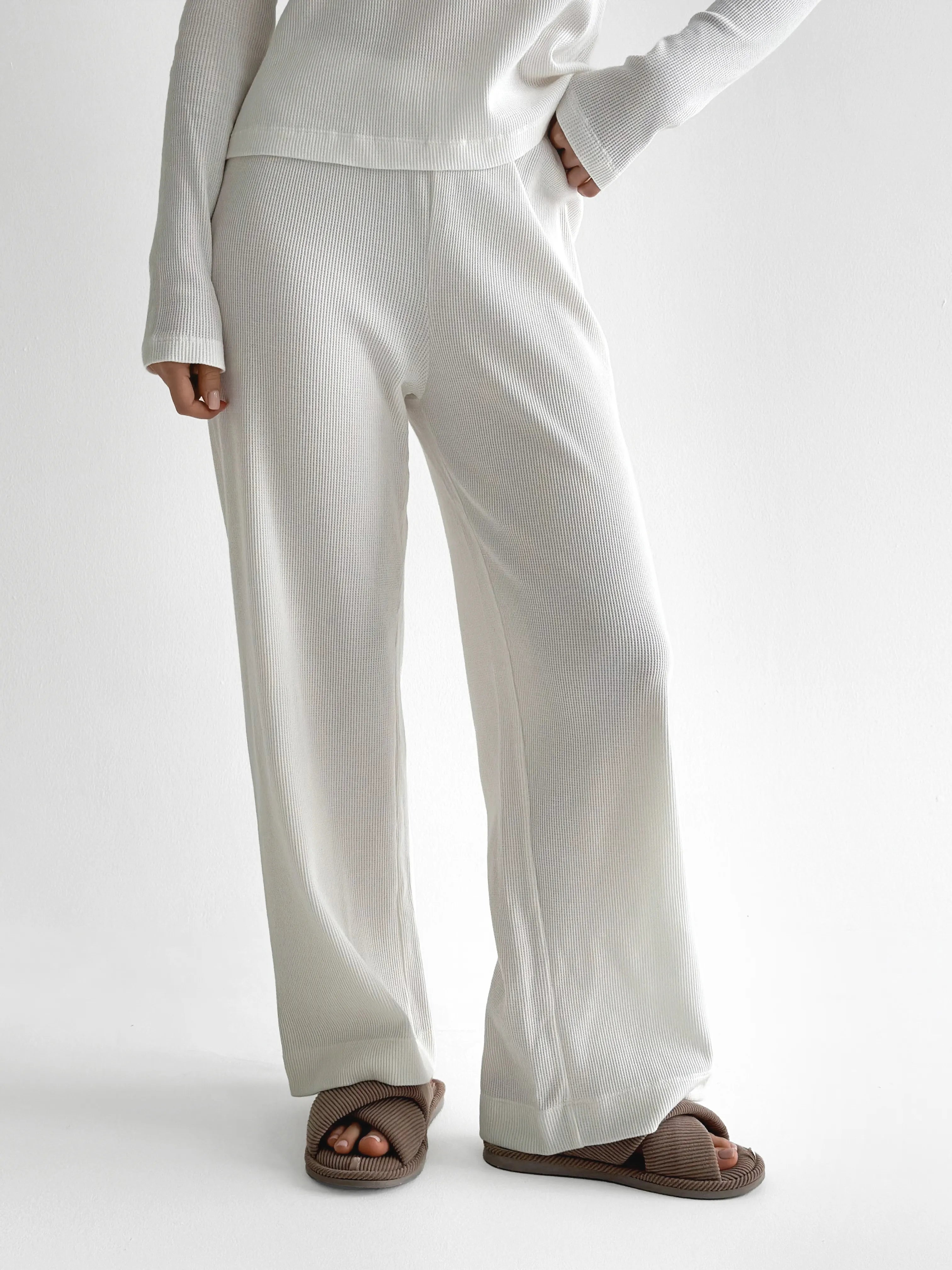 Set of long-sleeved raglan tops and milky waffle knit pants