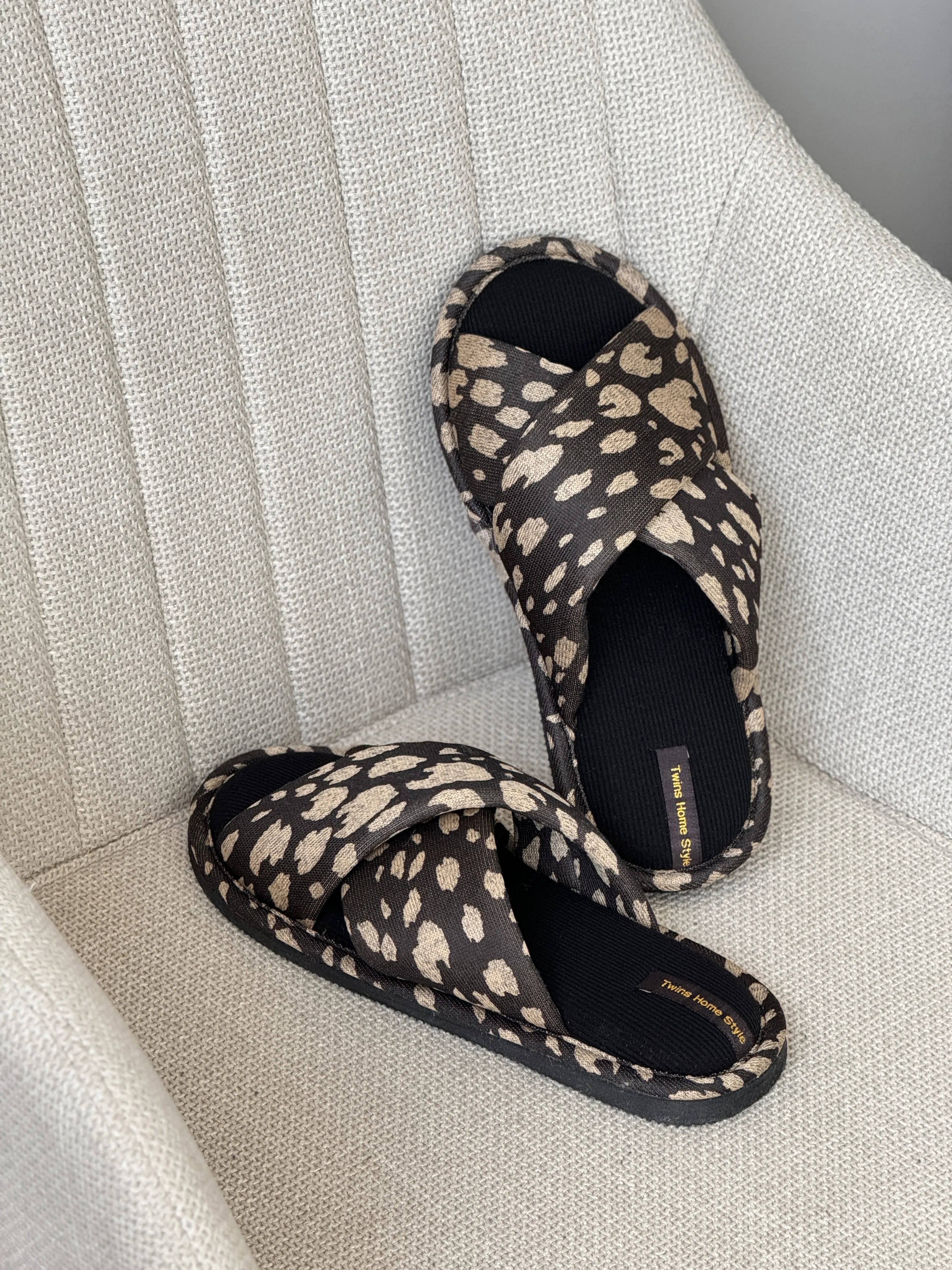 Women's slippers HS-VL cross animal black