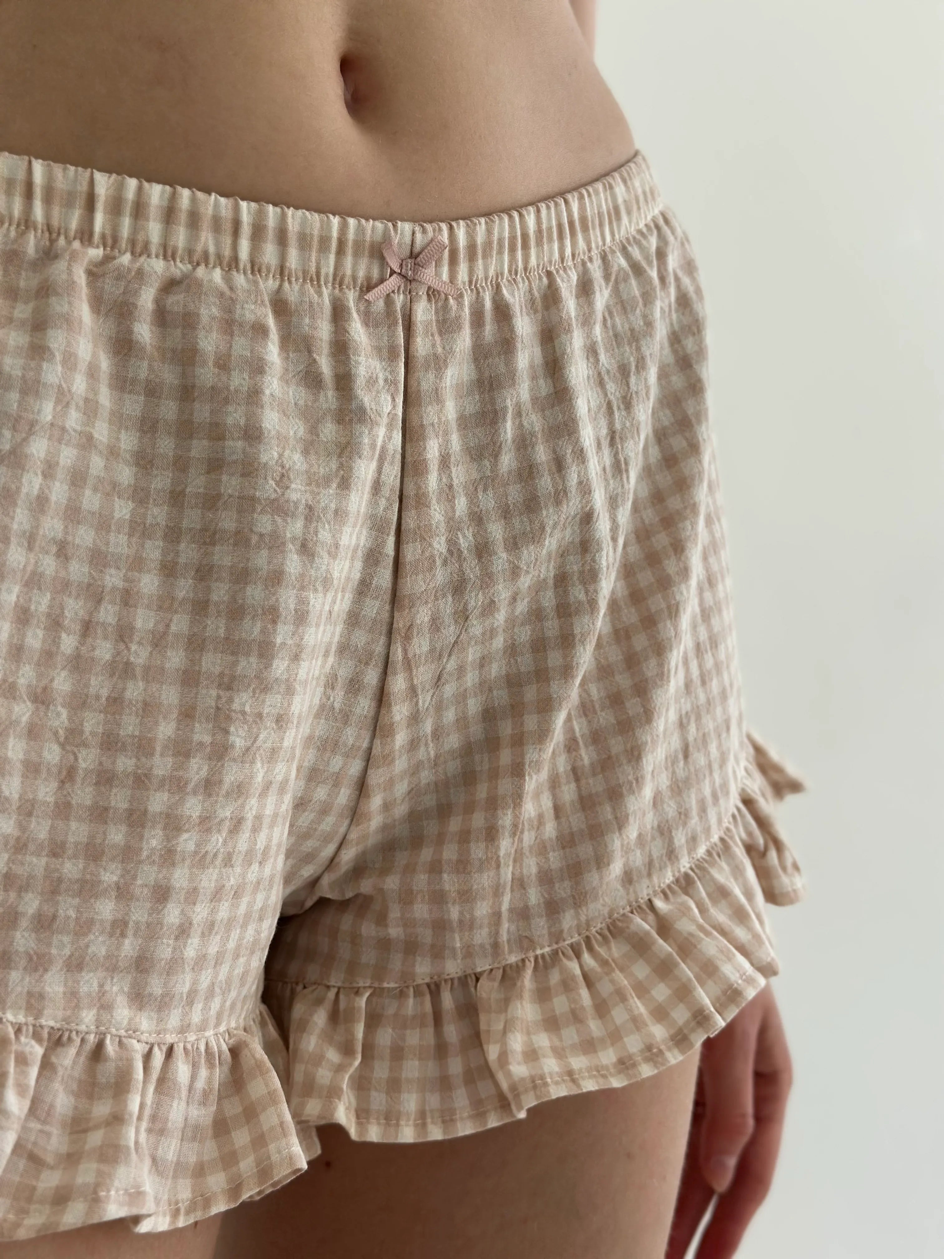 Checked cotton shorts Ruffle beige/milk