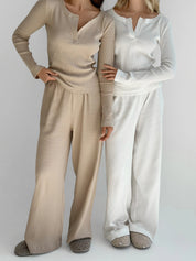 Wide-leg pants in beige waffle knit