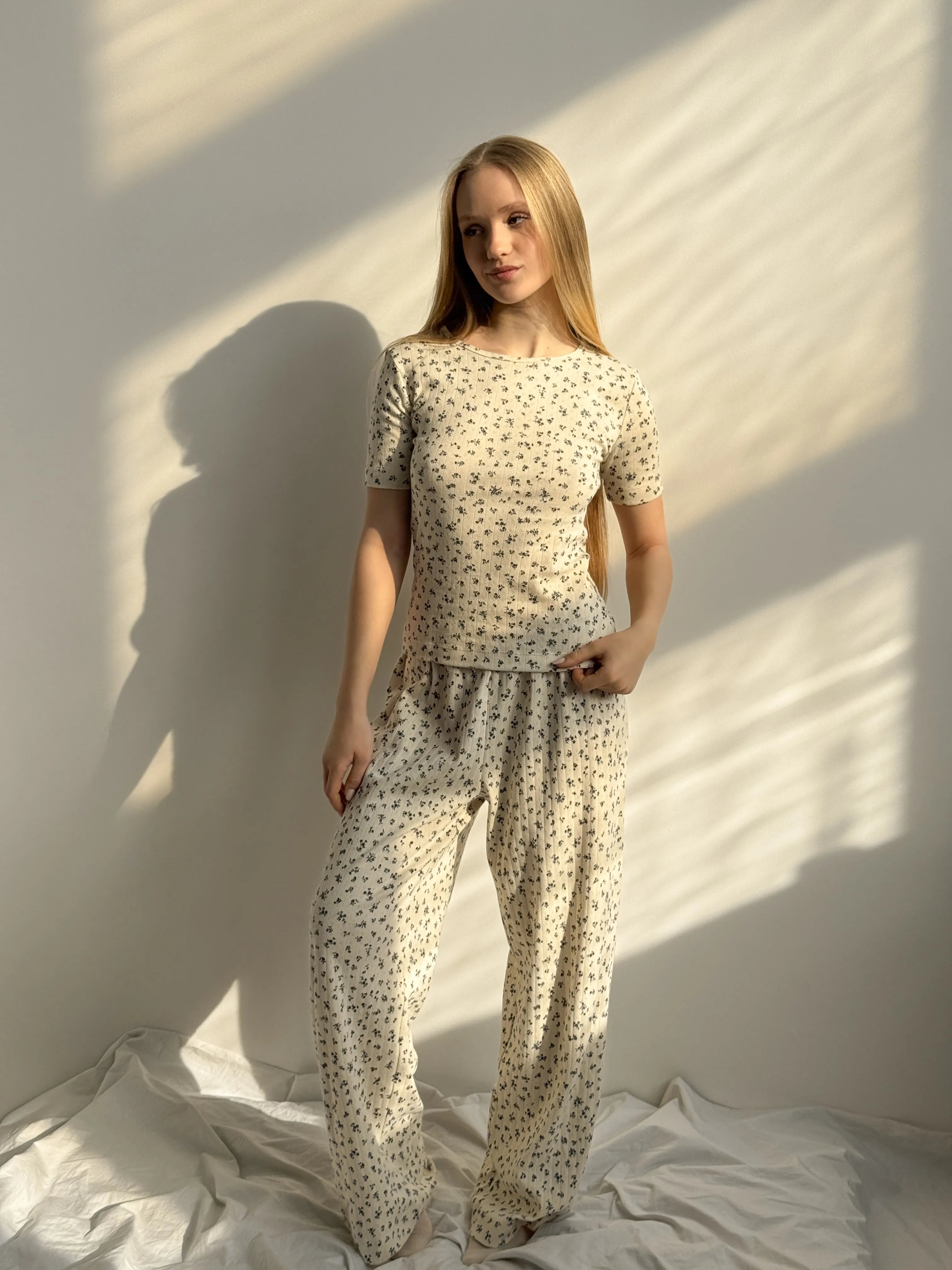Ribbed wide pants milky blue with a little flower