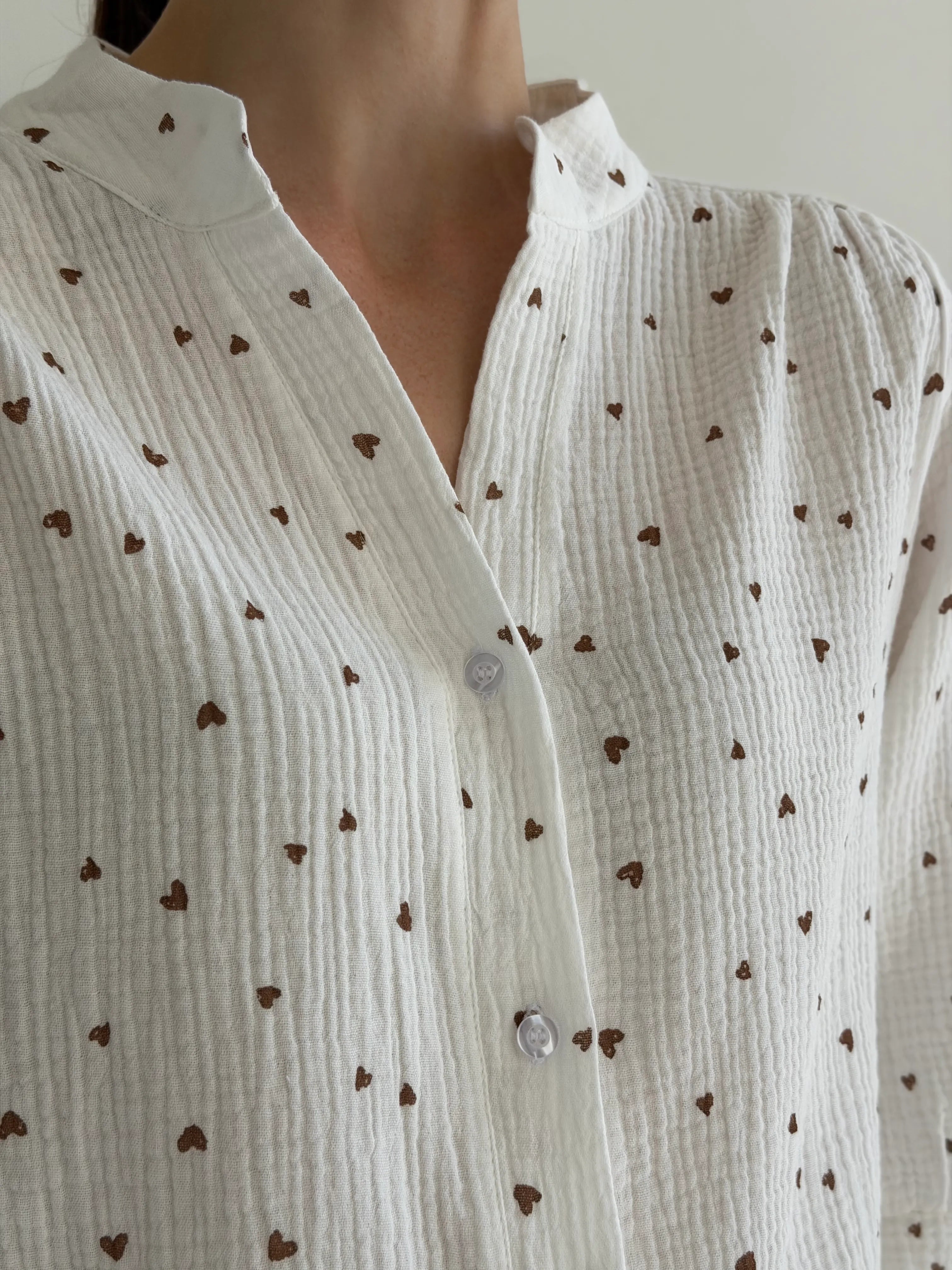 Muslin shirt, brown heart on milky white