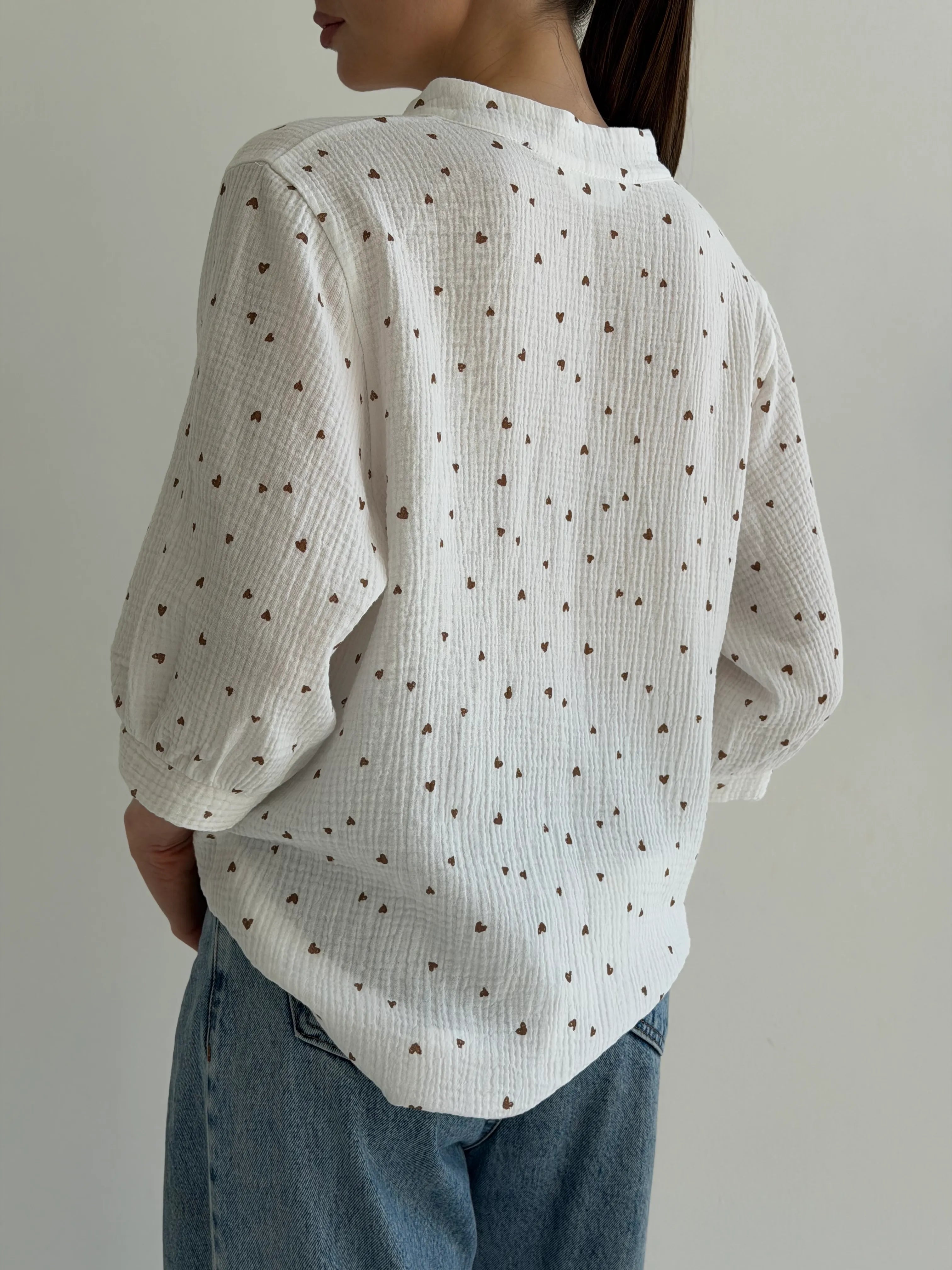 Muslin shirt, brown heart on milky white