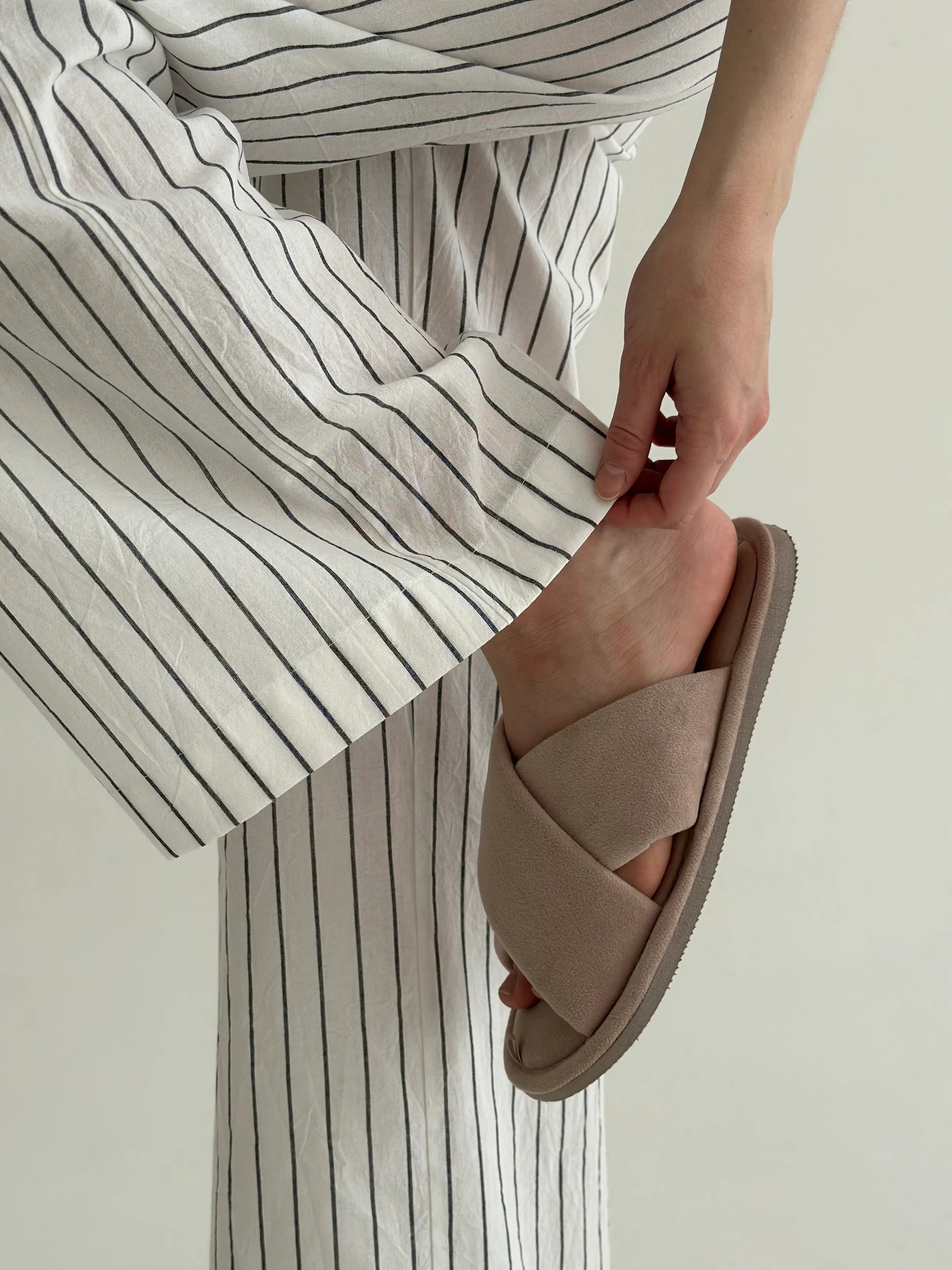Cotton wide stripe trousers with drawstring milk/black