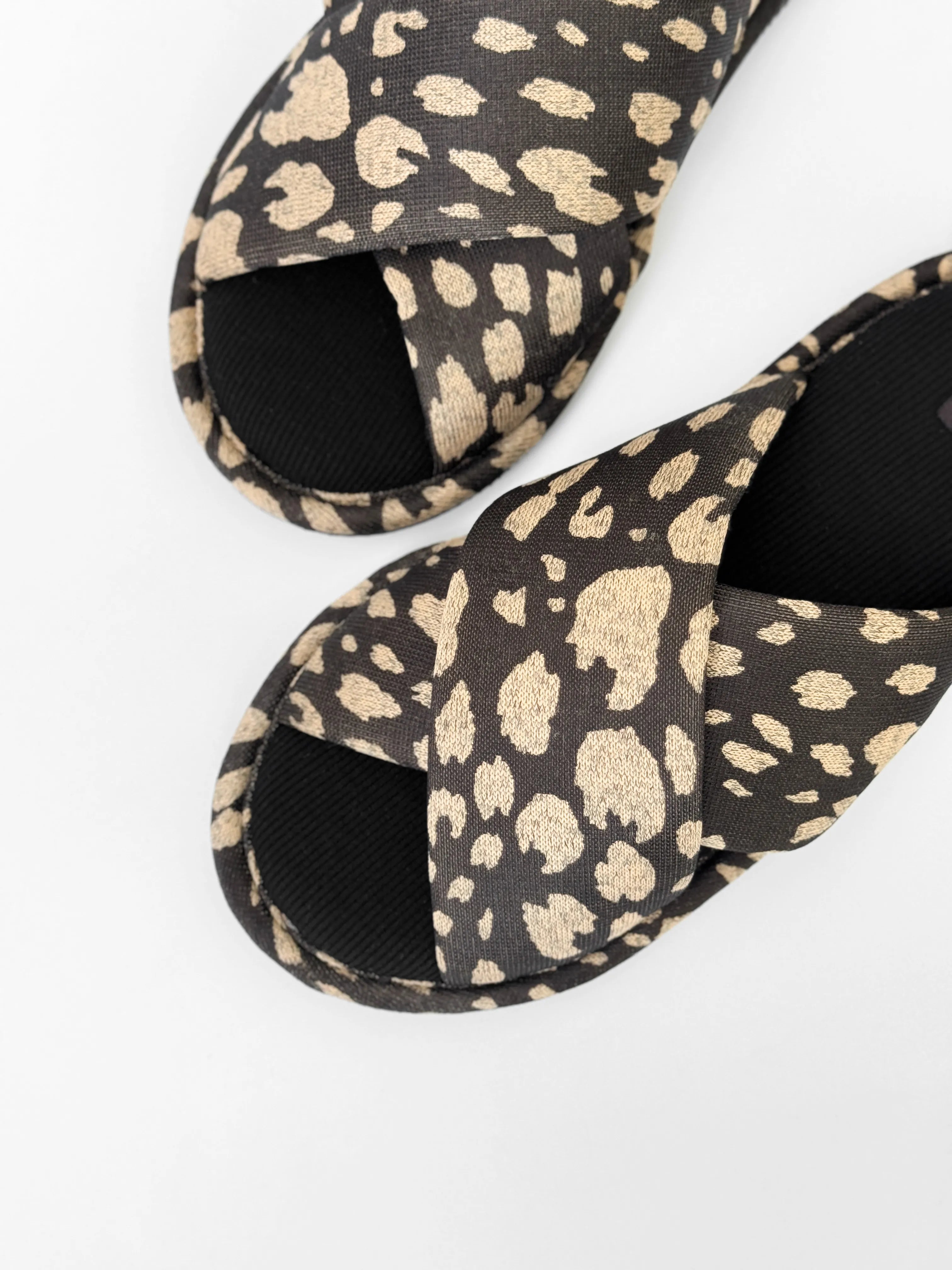 Women's slippers HS-VL cross animal black