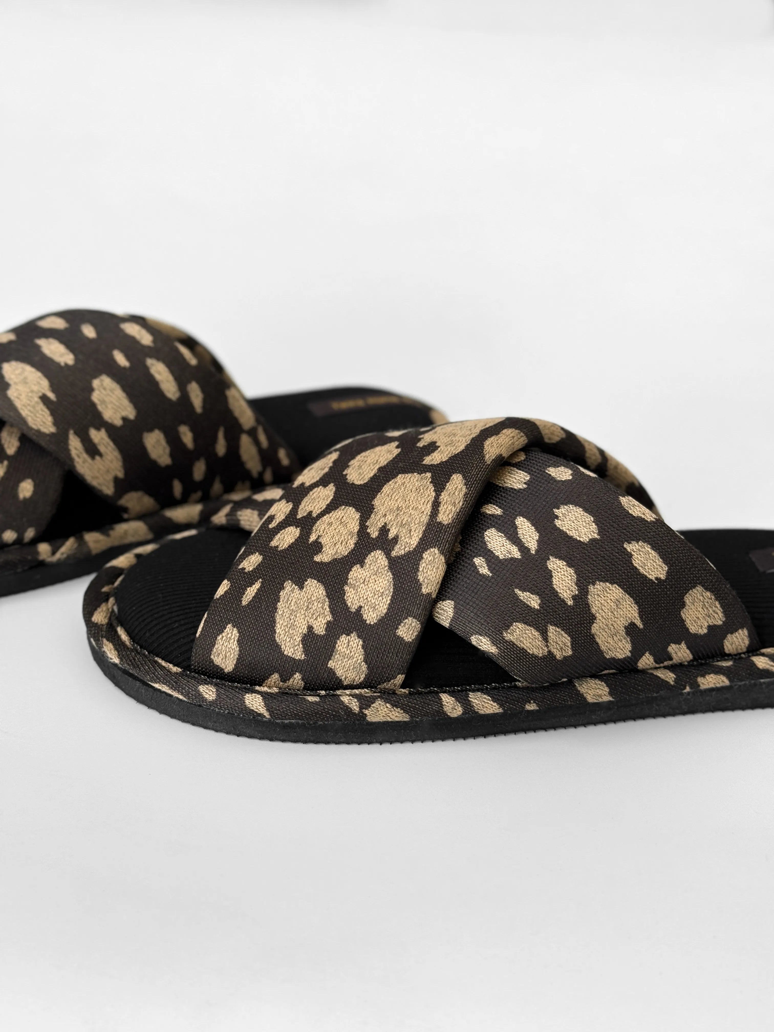 Women's slippers HS-VL cross animal black