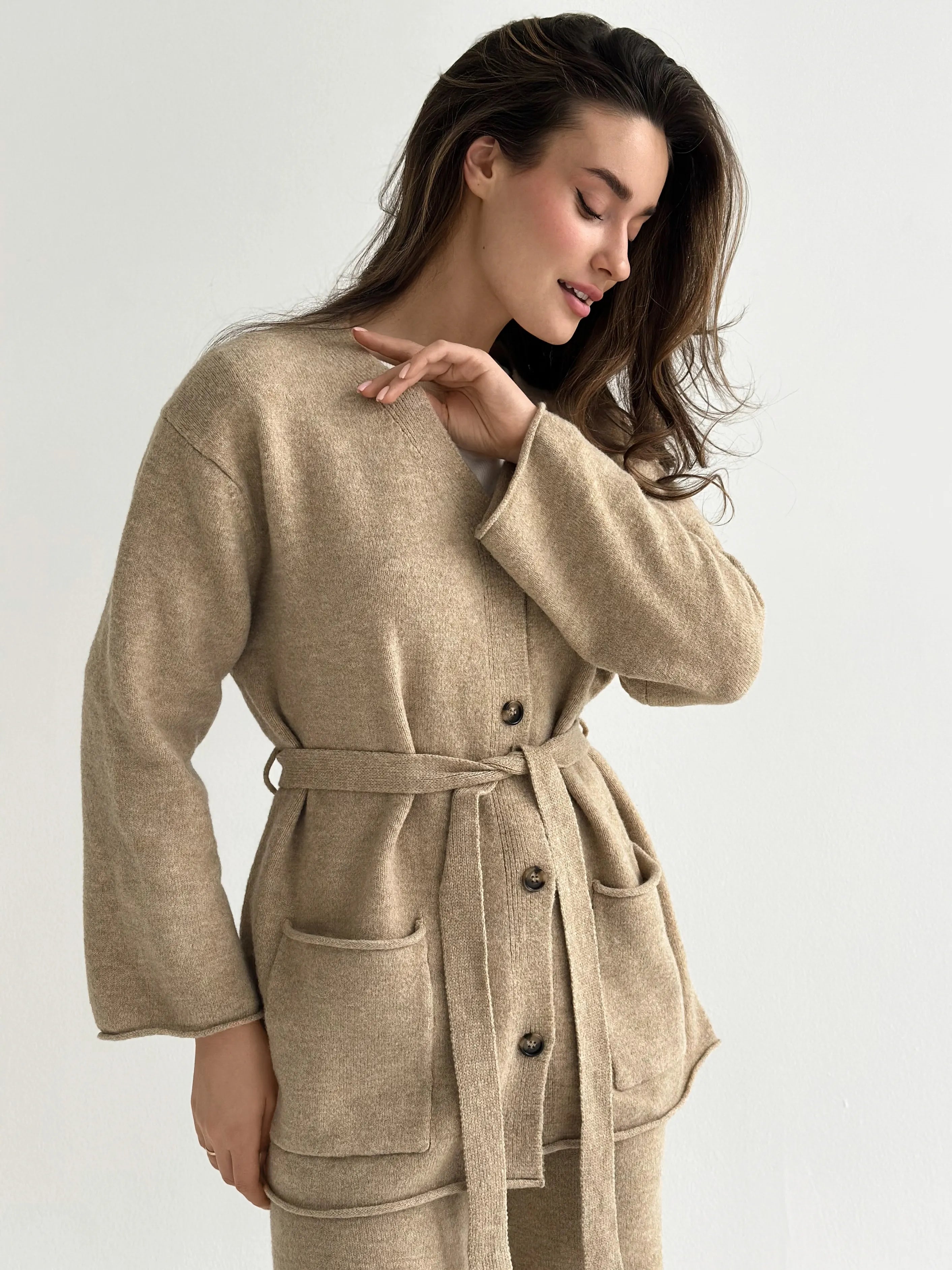 Set knitted cardigan with belt and beige pants