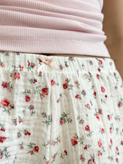 Muslin shorts MONO small rose on milky