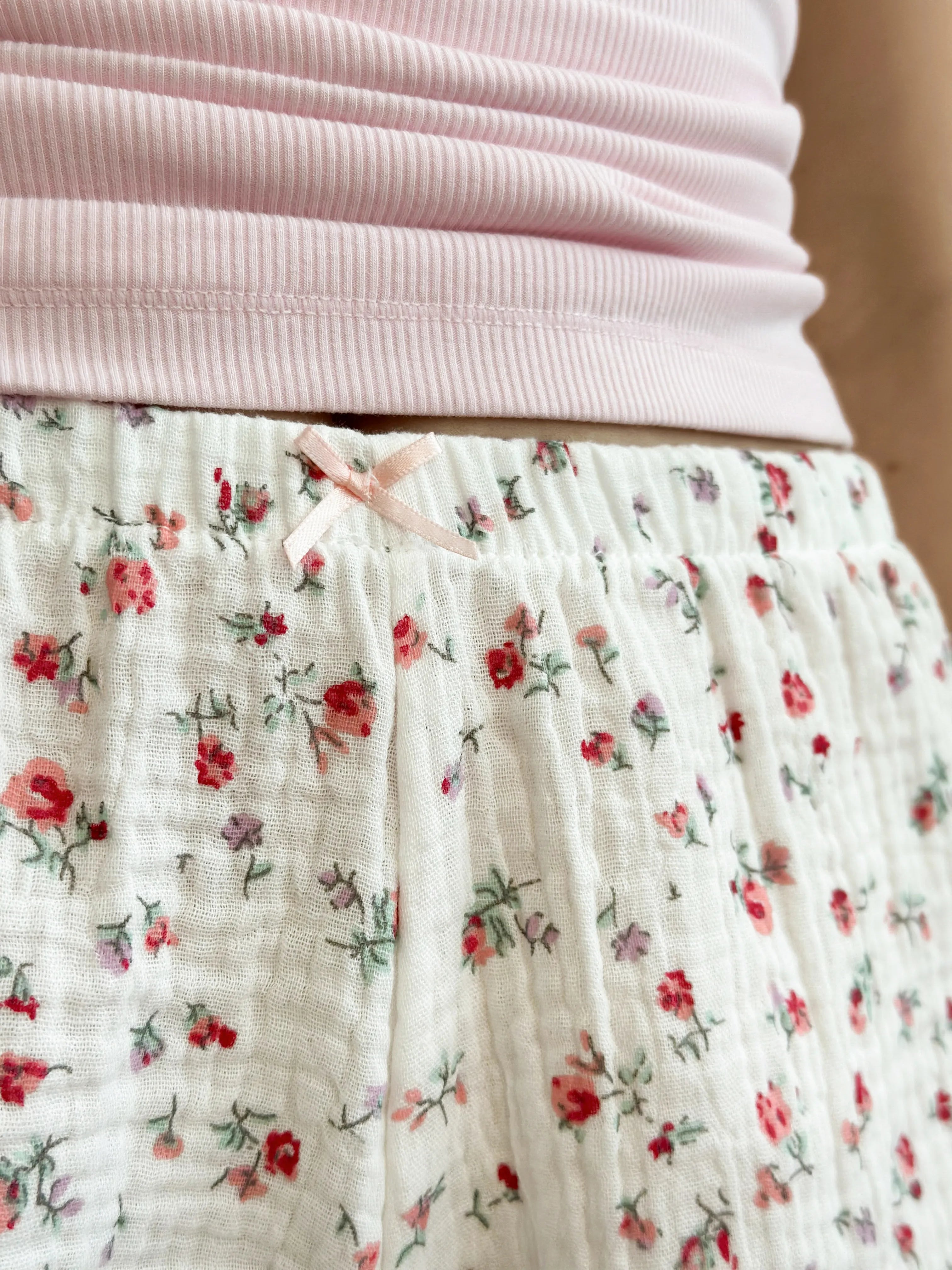 Muslin shorts MONO small rose on milky