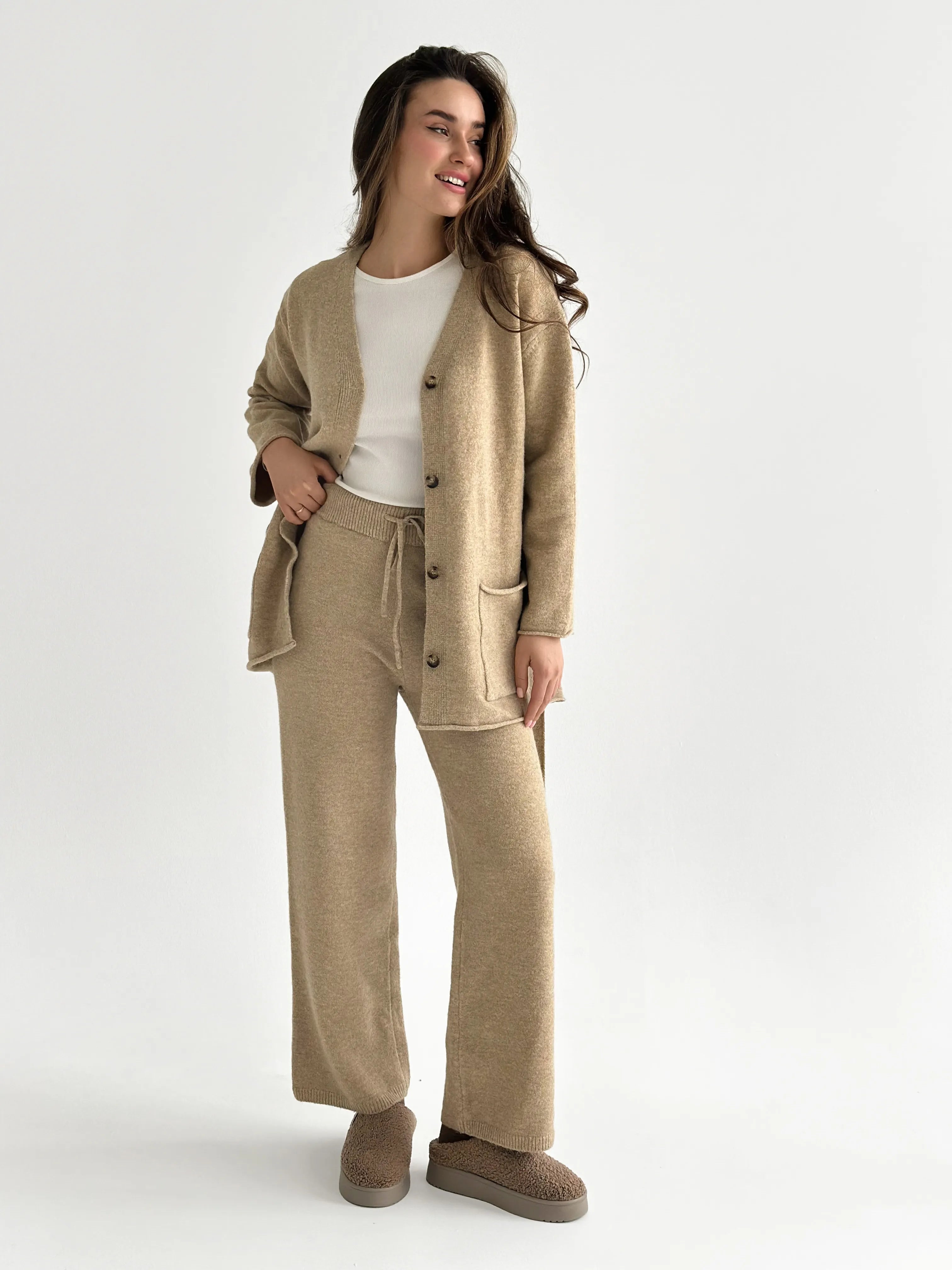 Set knitted cardigan with belt and beige pants