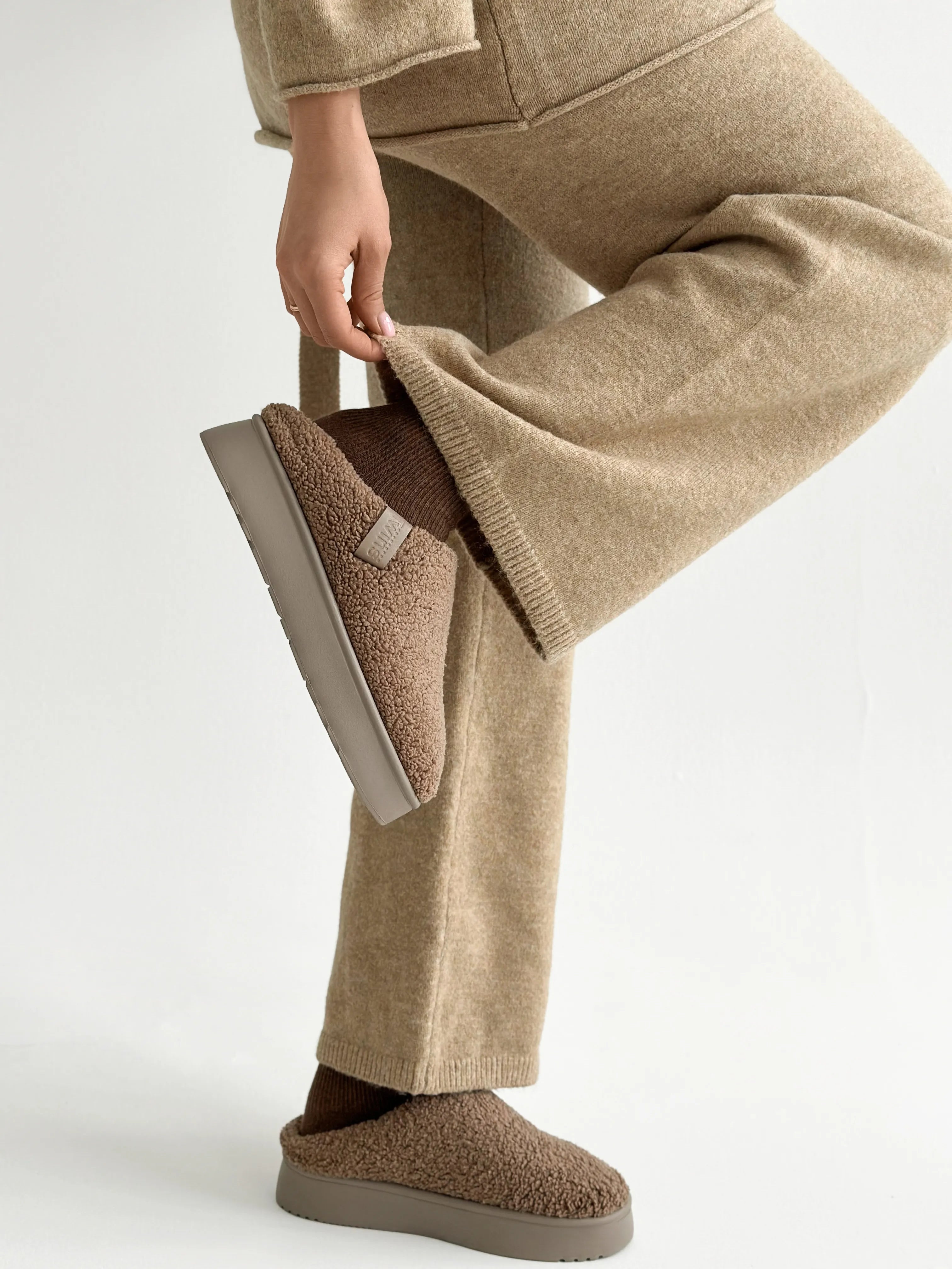 Set knitted cardigan with belt and beige pants